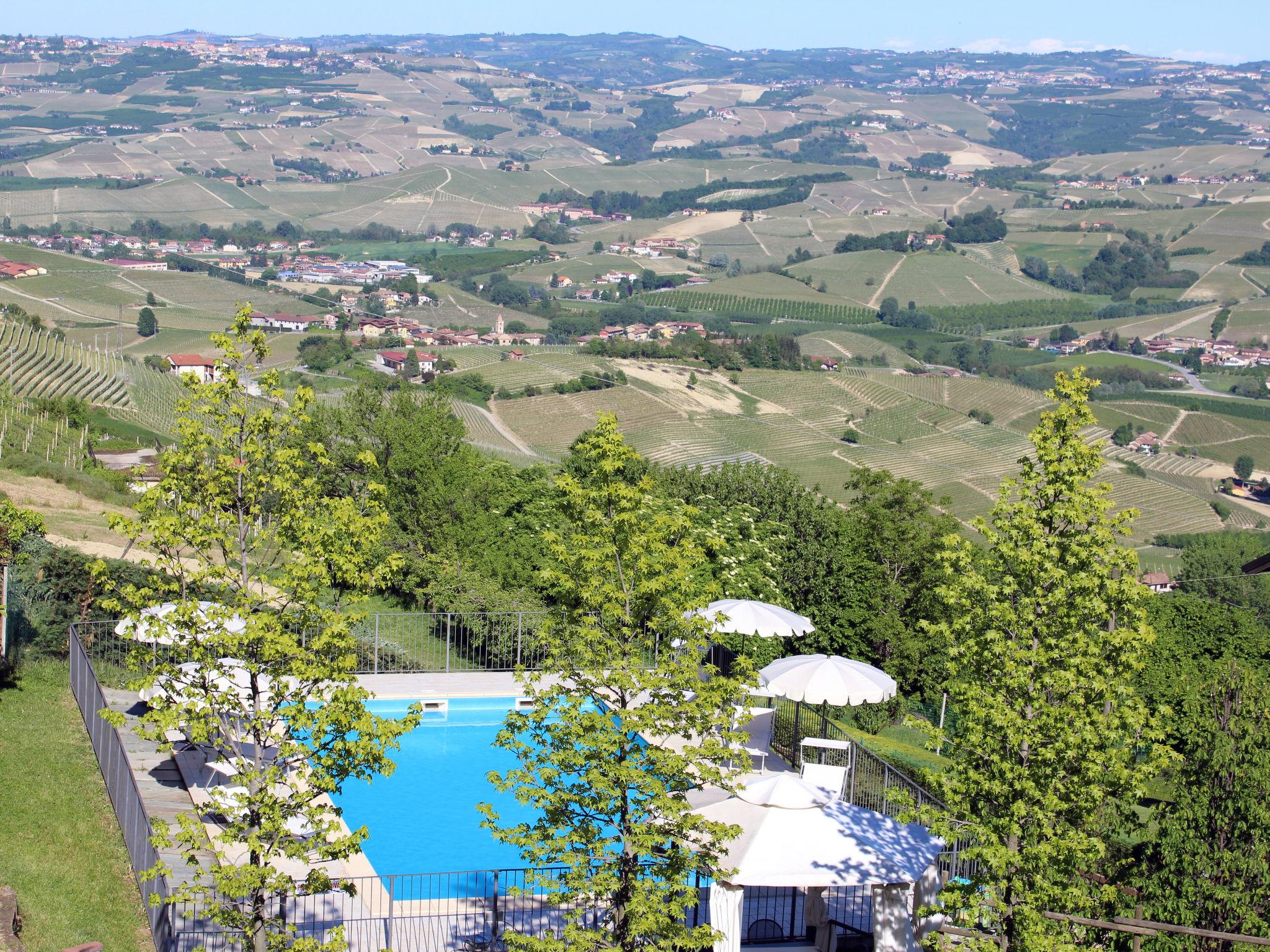 Photo 33 - Maison de 4 chambres à La Morra avec piscine privée et jardin