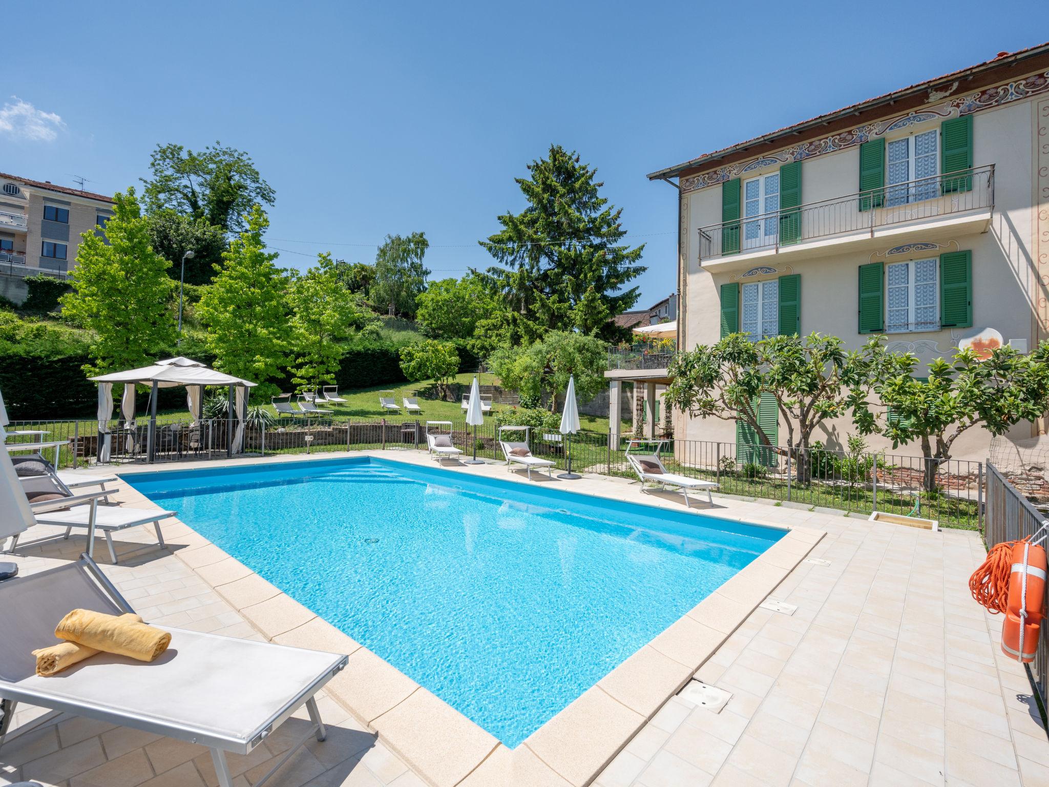 Foto 3 - Casa de 4 quartos em La Morra com piscina privada e jardim