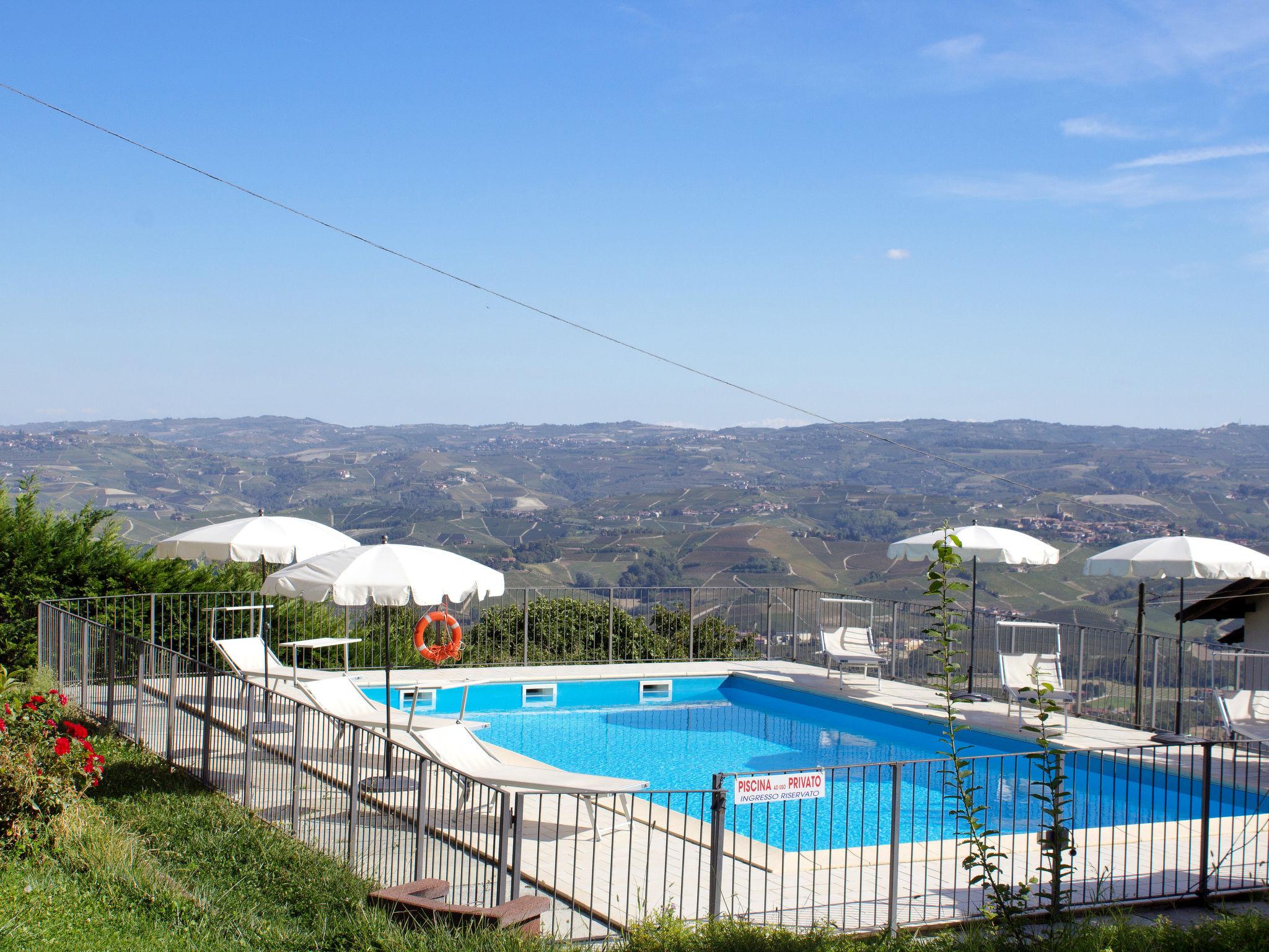 Photo 34 - Maison de 4 chambres à La Morra avec piscine privée et jardin