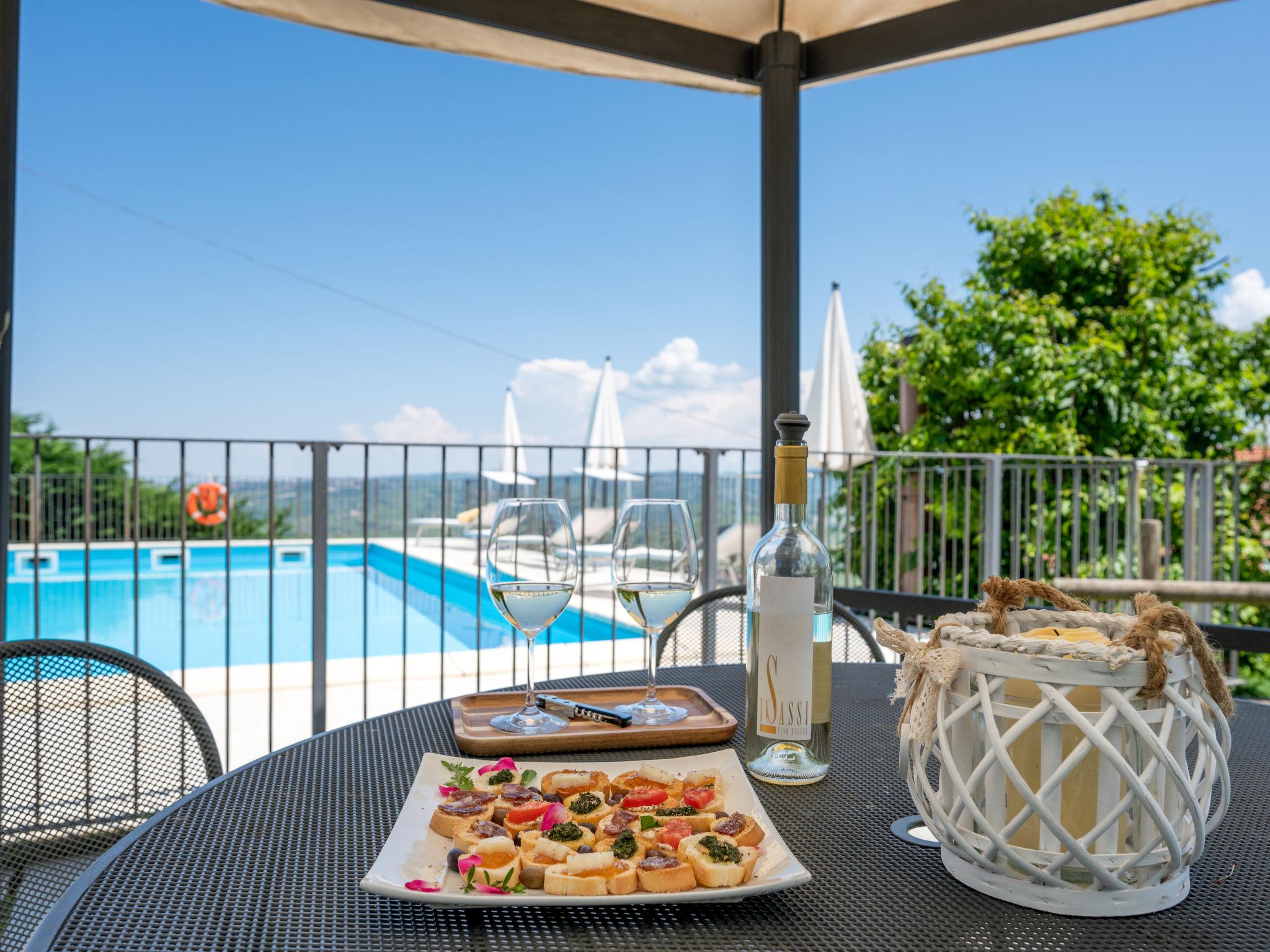 Photo 7 - Maison de 4 chambres à La Morra avec piscine privée et jardin