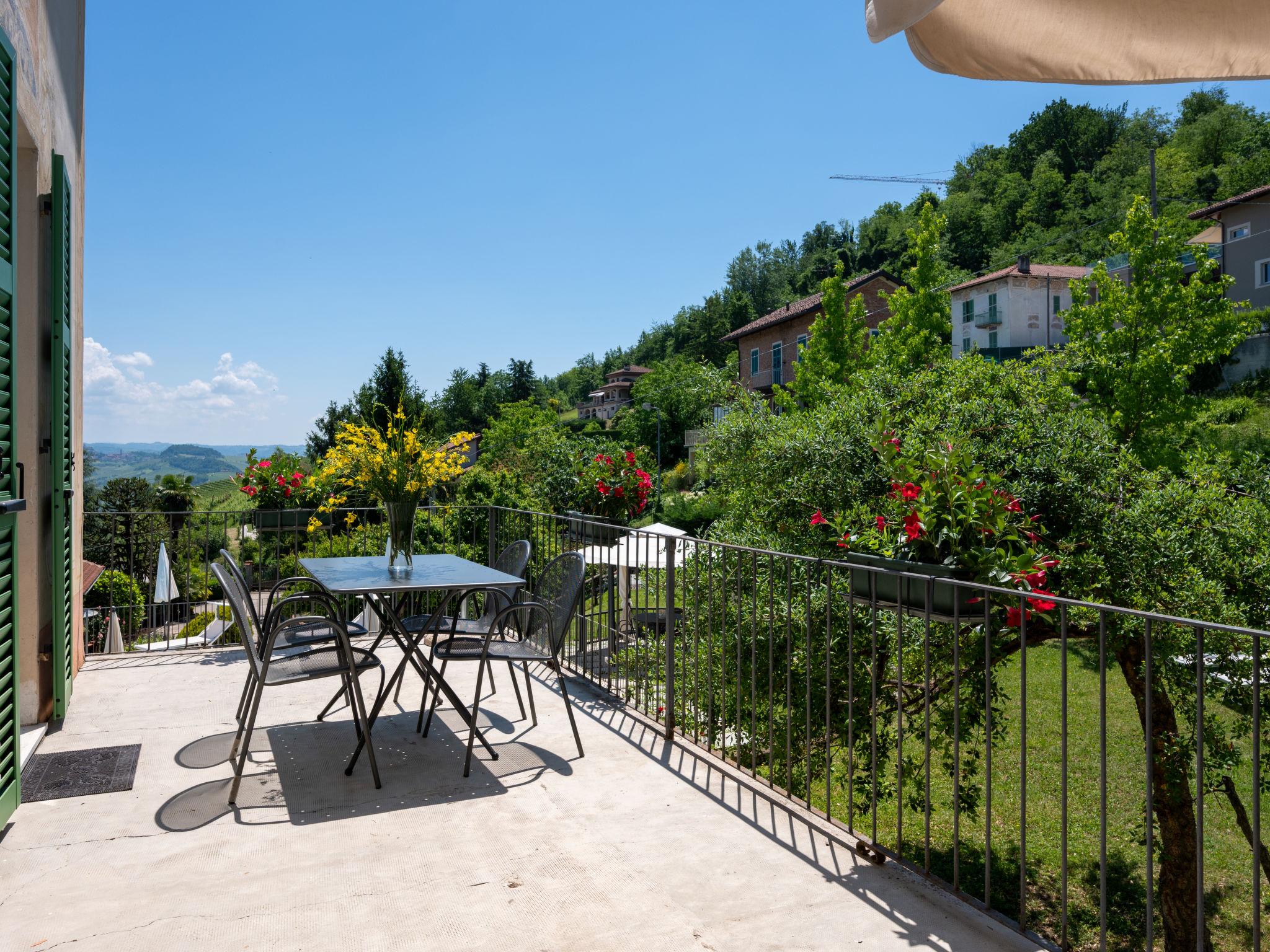 Photo 27 - Maison de 4 chambres à La Morra avec piscine privée et jardin