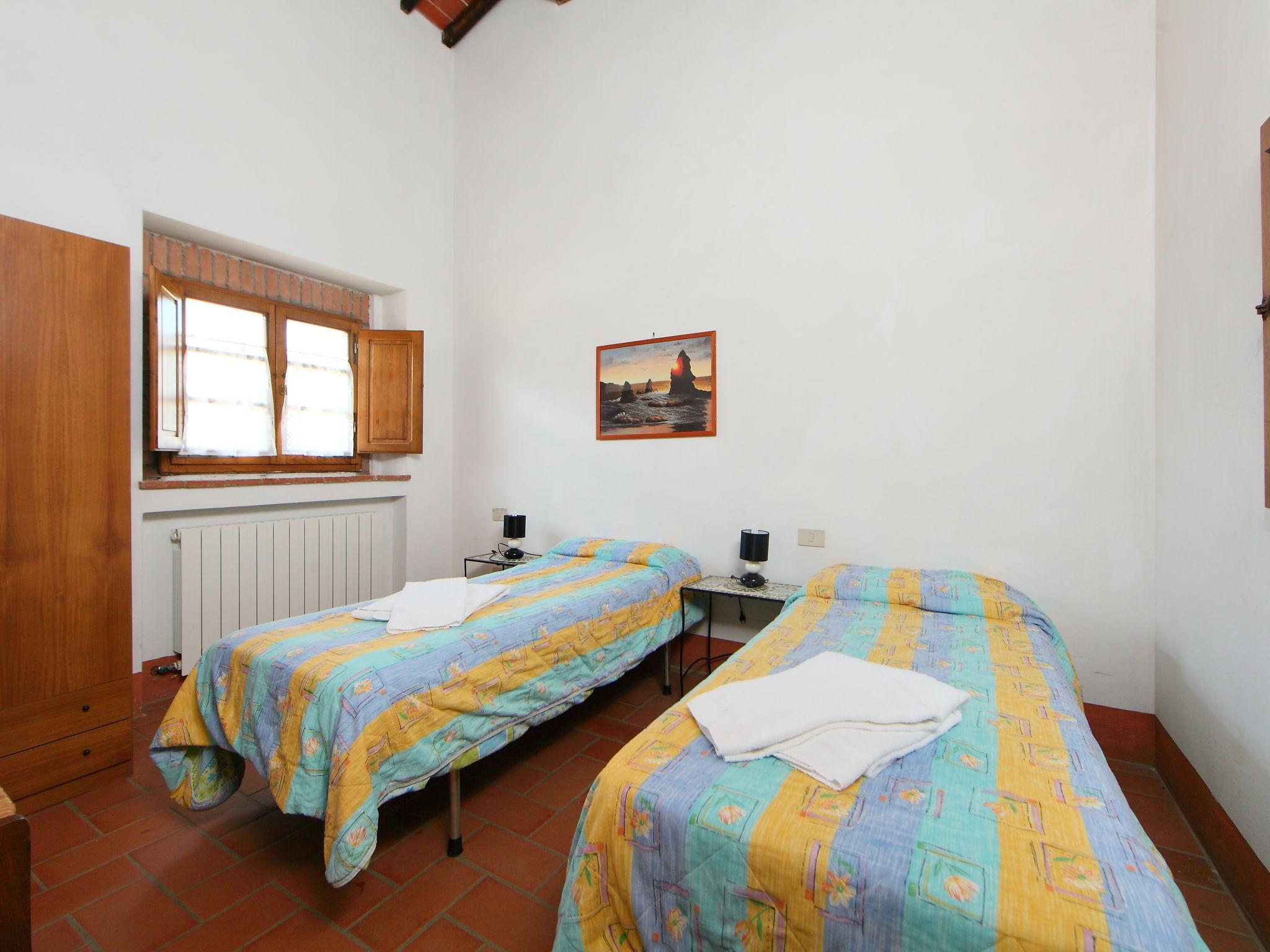 Photo 15 - 5 bedroom House in Gaiole in Chianti with swimming pool and garden