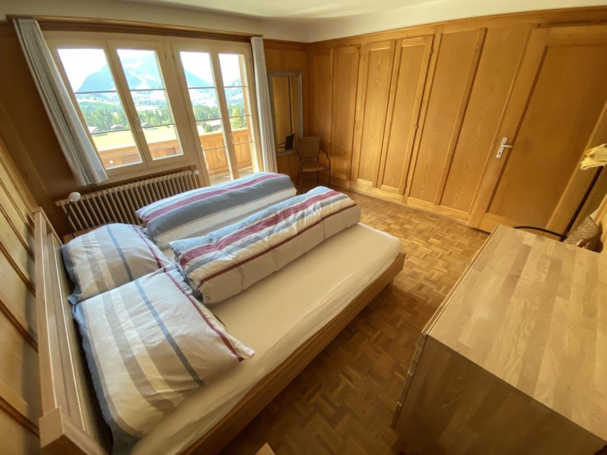Foto 17 - Appartamento con 4 camere da letto a Saanen