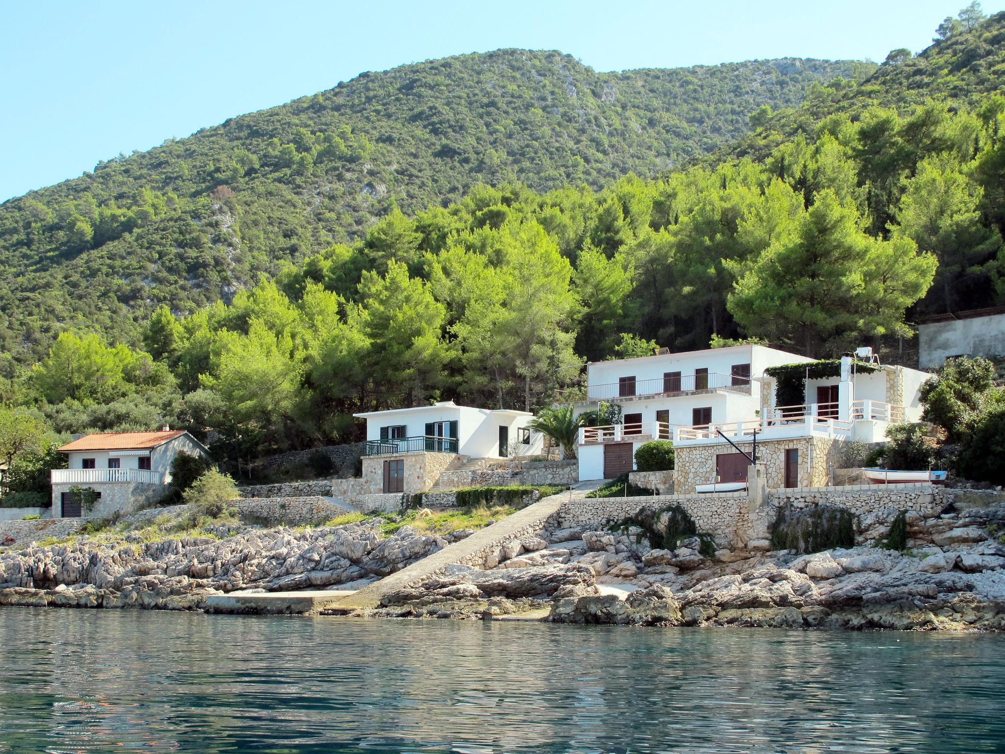 Photo 2 - Maison de 3 chambres à Jelsa avec terrasse et vues à la mer