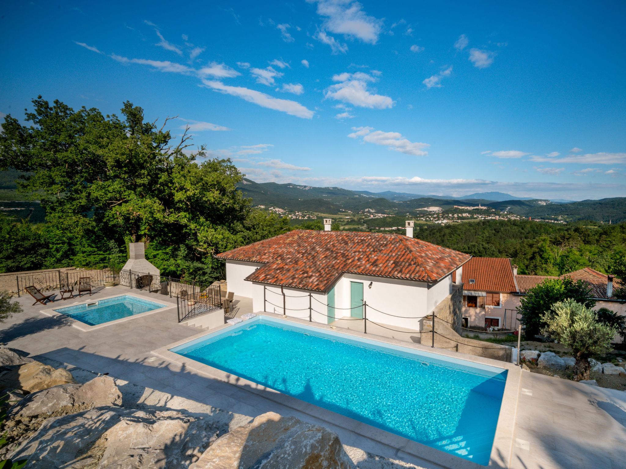 Foto 21 - Casa de 2 quartos em Buzet com piscina privada e jardim