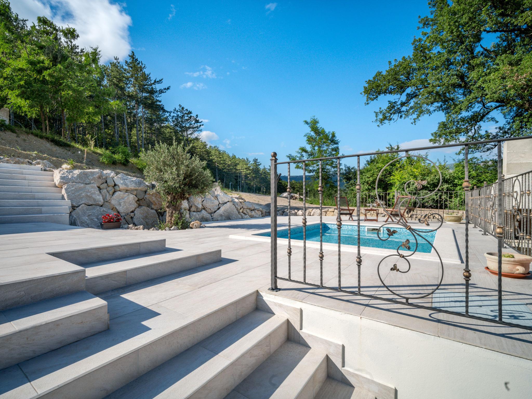 Foto 5 - Casa de 2 quartos em Buzet com piscina privada e jardim