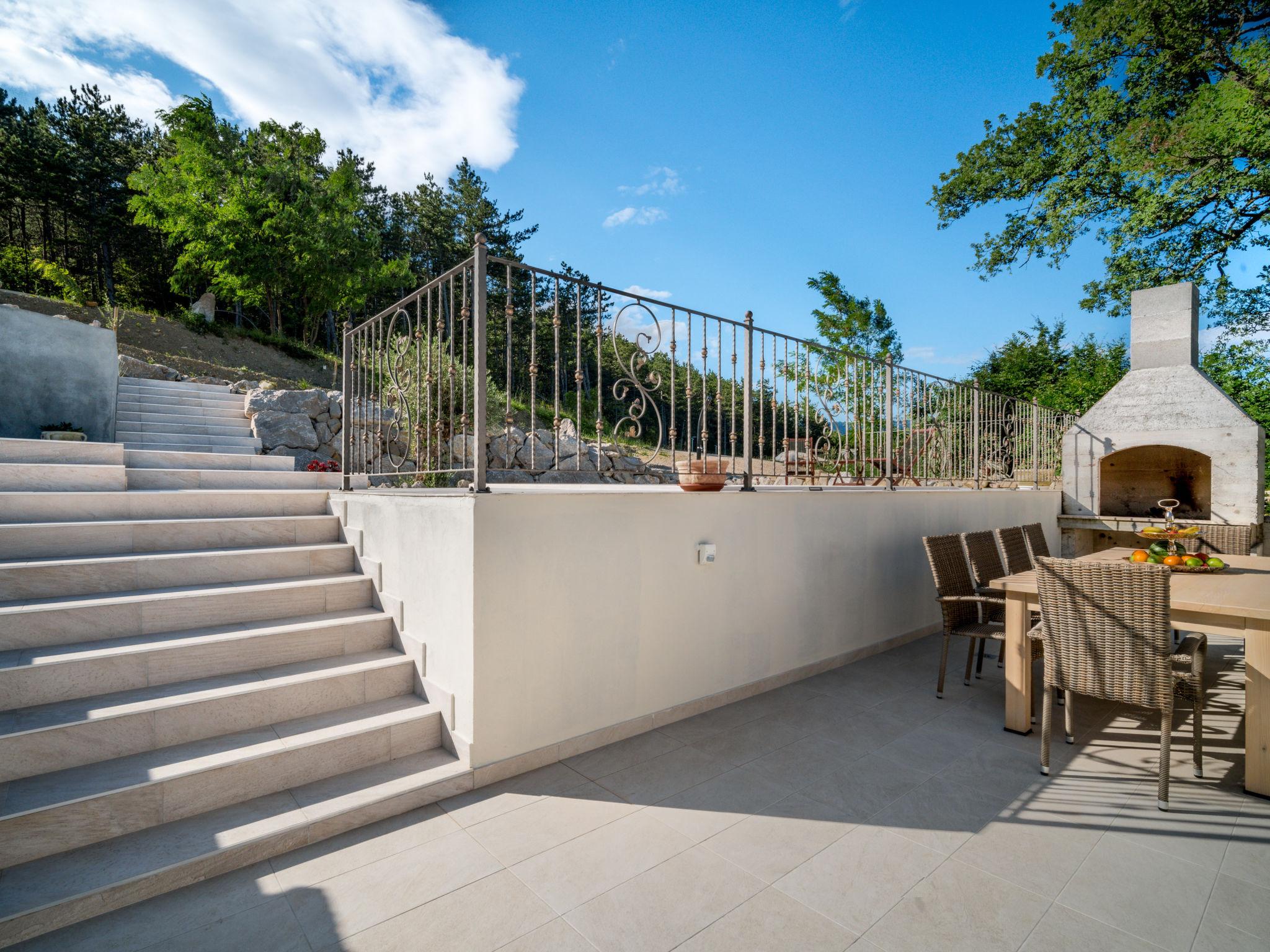 Foto 39 - Casa de 6 quartos em Buzet com piscina privada e jardim