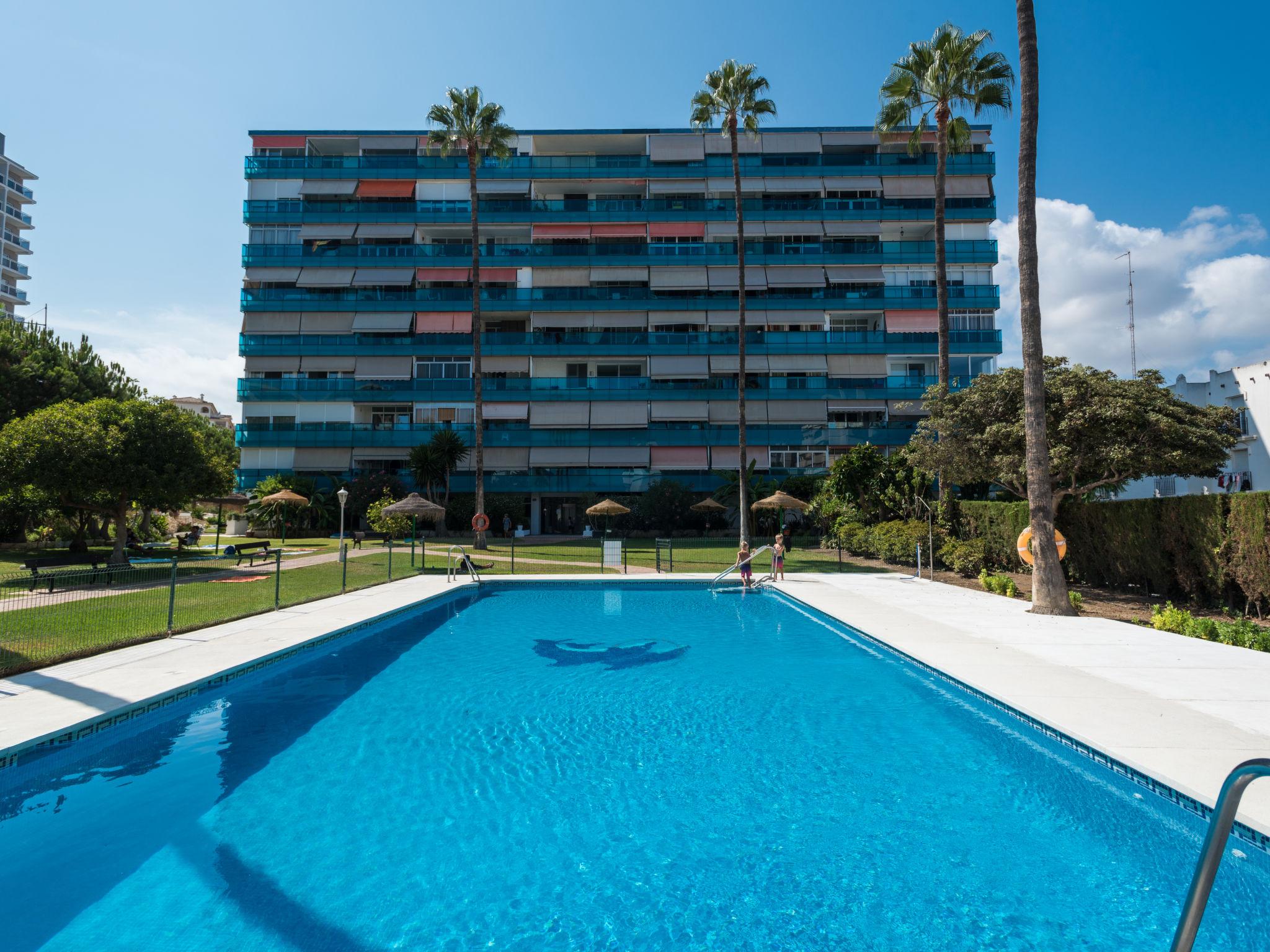 Foto 1 - Appartamento con 2 camere da letto a Benalmádena con piscina e vista mare