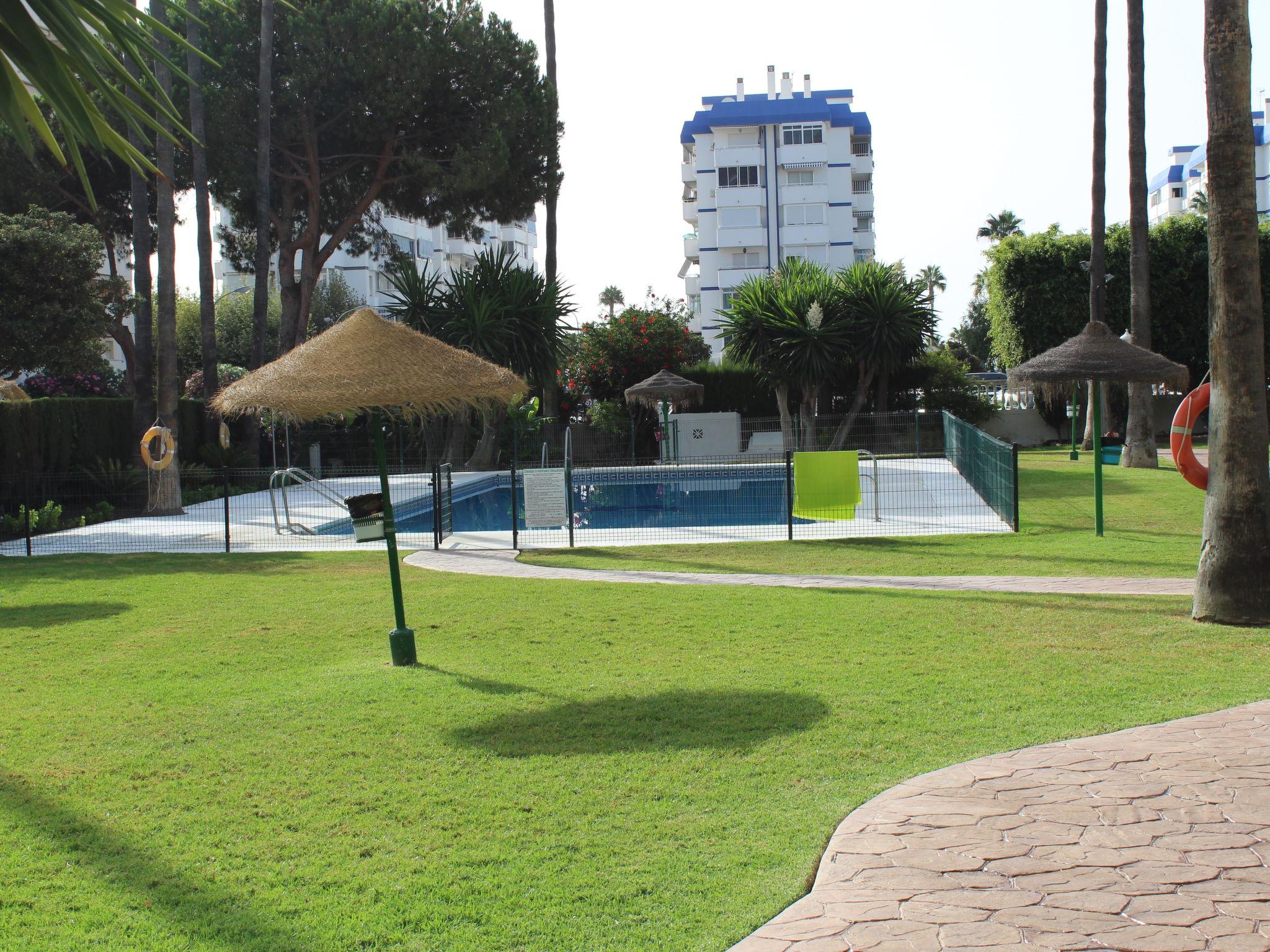 Foto 5 - Apartamento de 2 quartos em Benalmádena com piscina e vistas do mar