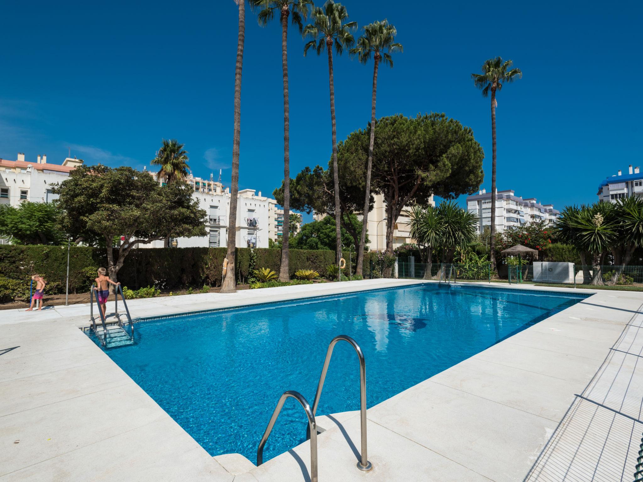 Foto 11 - Apartamento de 2 habitaciones en Benalmádena con piscina y vistas al mar