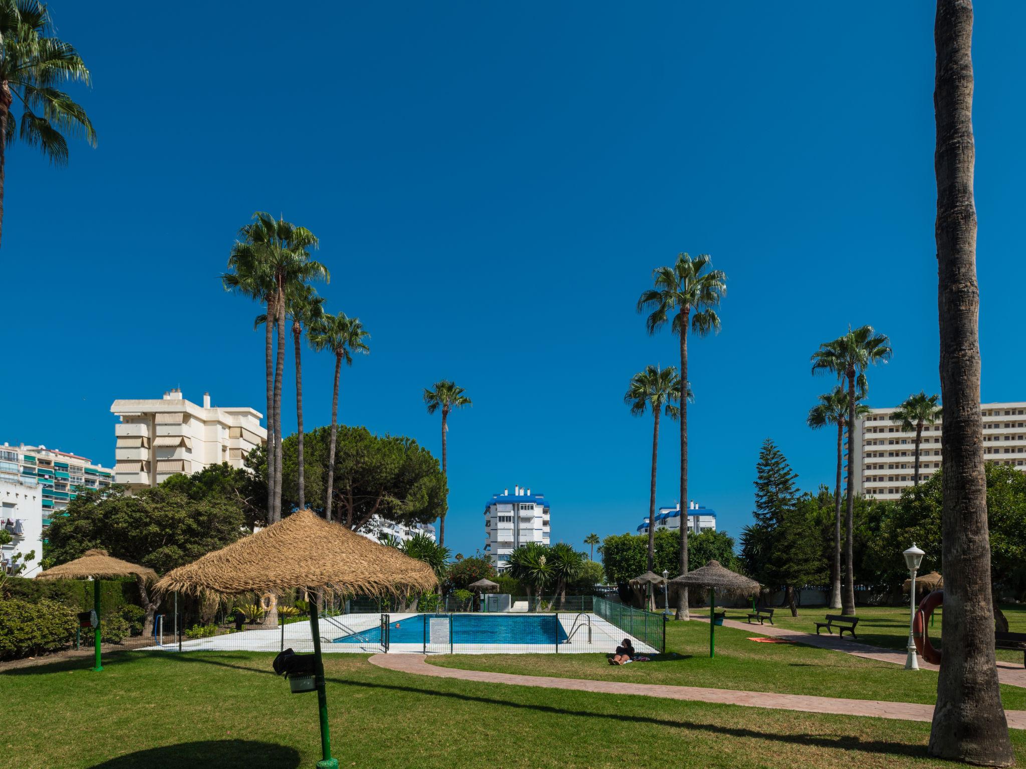 Foto 15 - Apartamento de 2 habitaciones en Benalmádena con piscina y vistas al mar