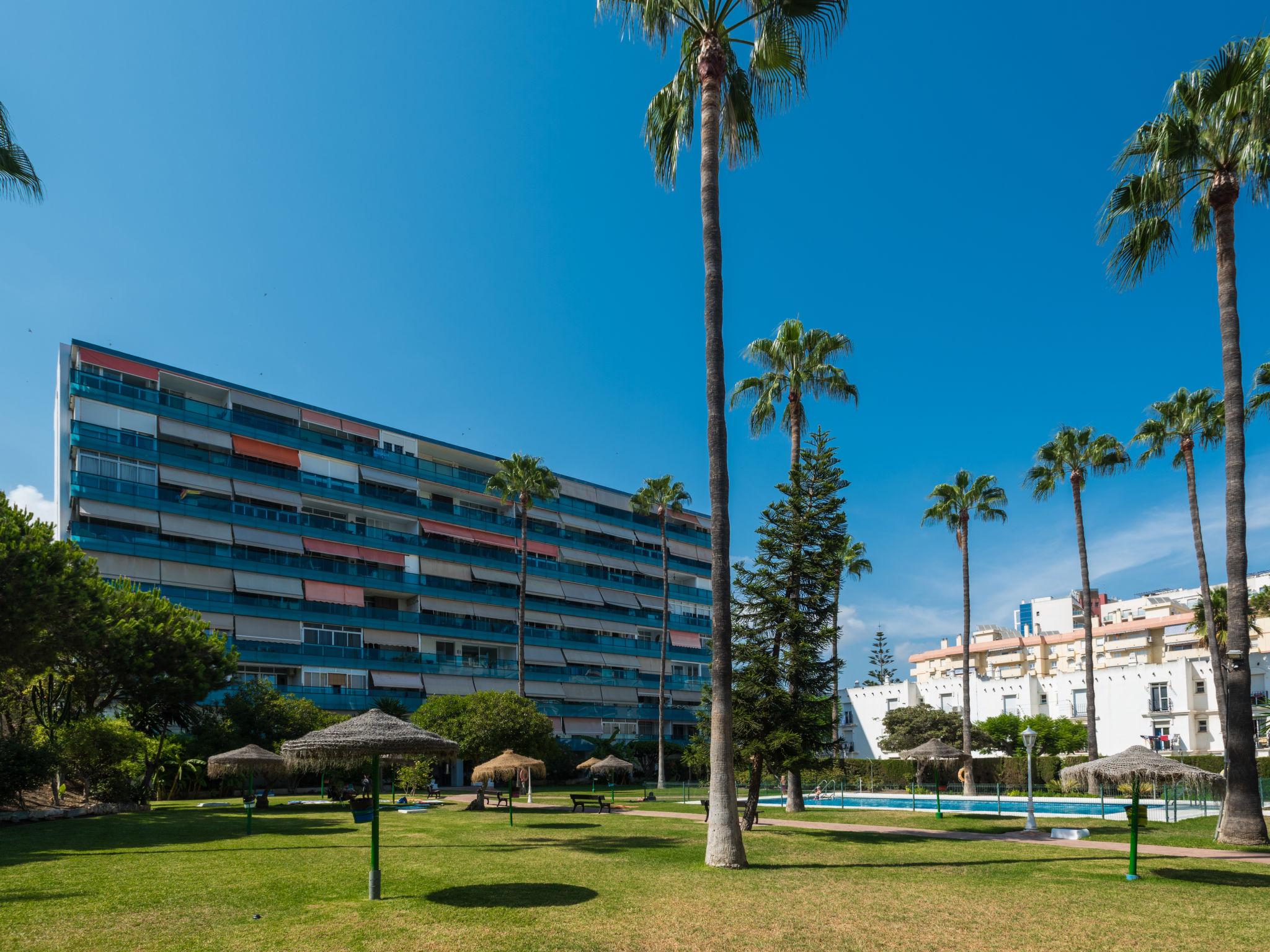 Foto 16 - Appartamento con 2 camere da letto a Benalmádena con piscina e giardino