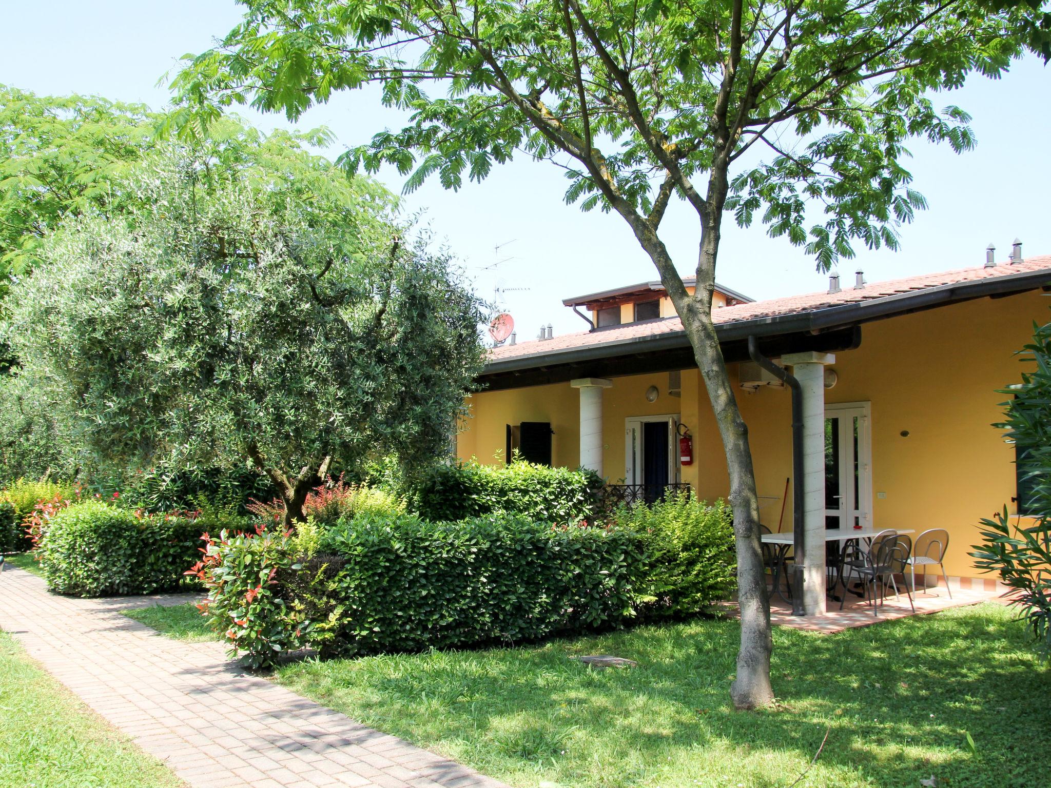 Photo 20 - Maison de 1 chambre à Peschiera del Garda avec piscine et jardin