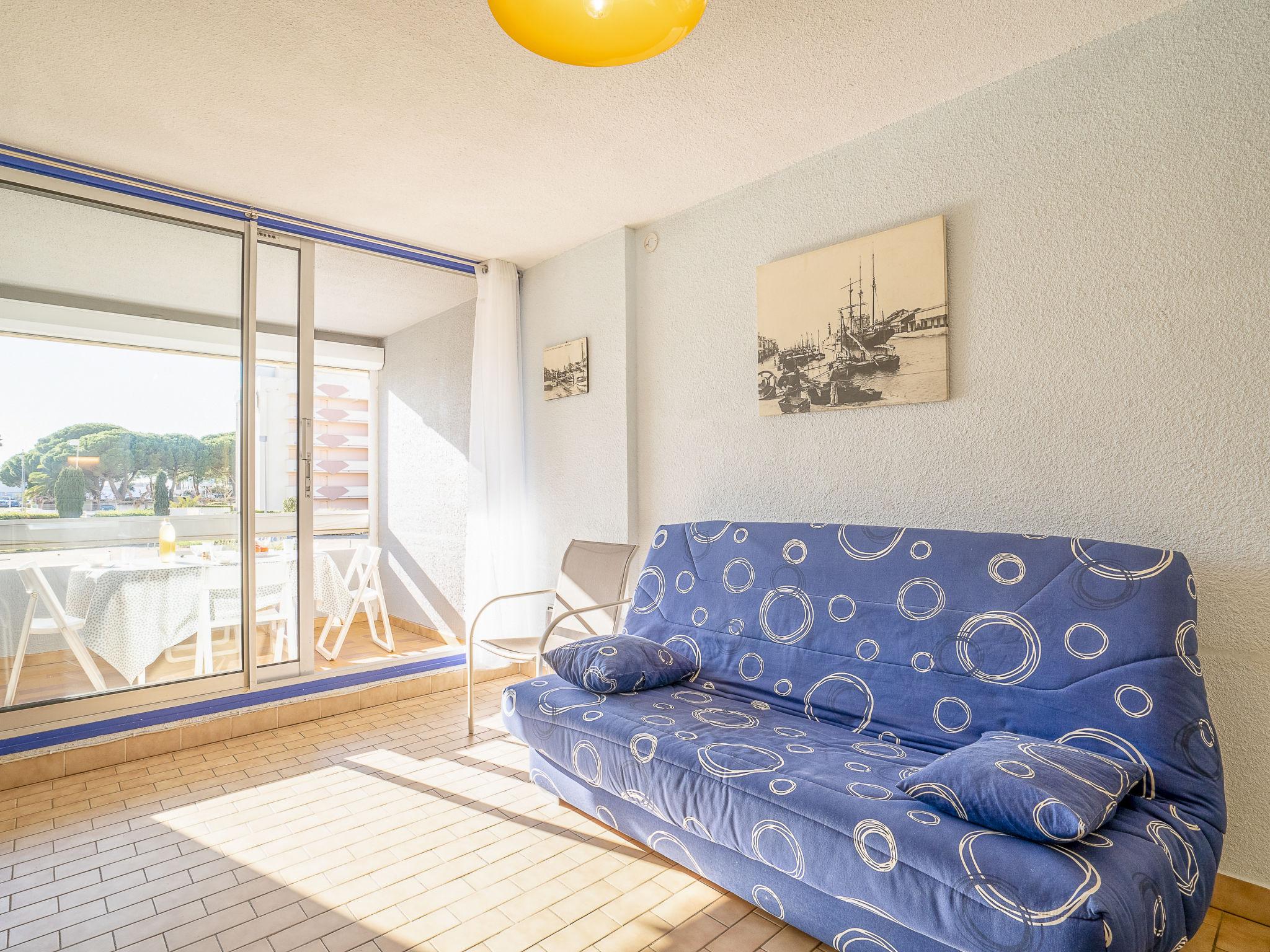Foto 3 - Appartamento con 1 camera da letto a Le Grau-du-Roi con terrazza e vista mare
