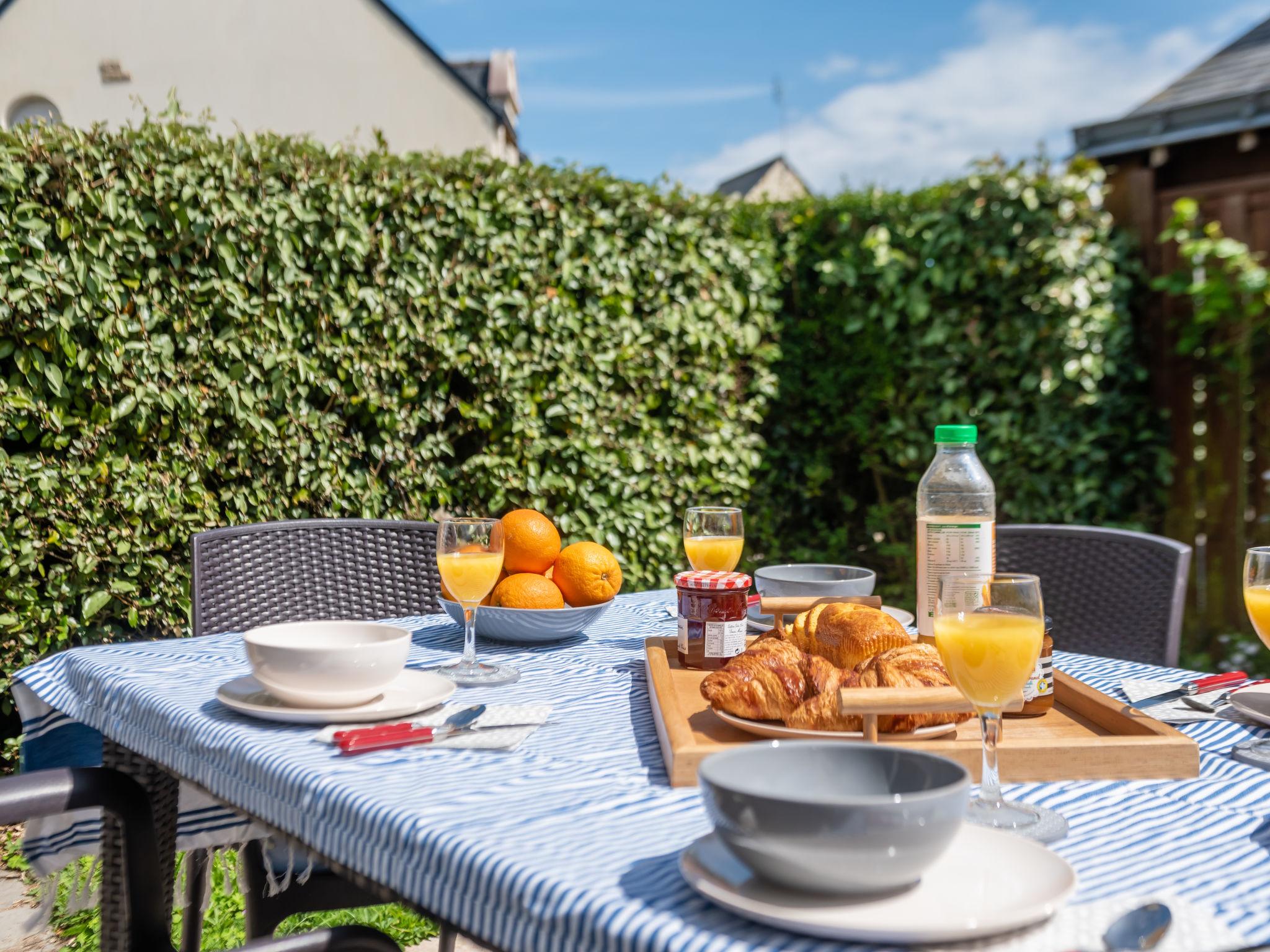 Photo 2 - 2 bedroom House in Quiberon with garden and terrace