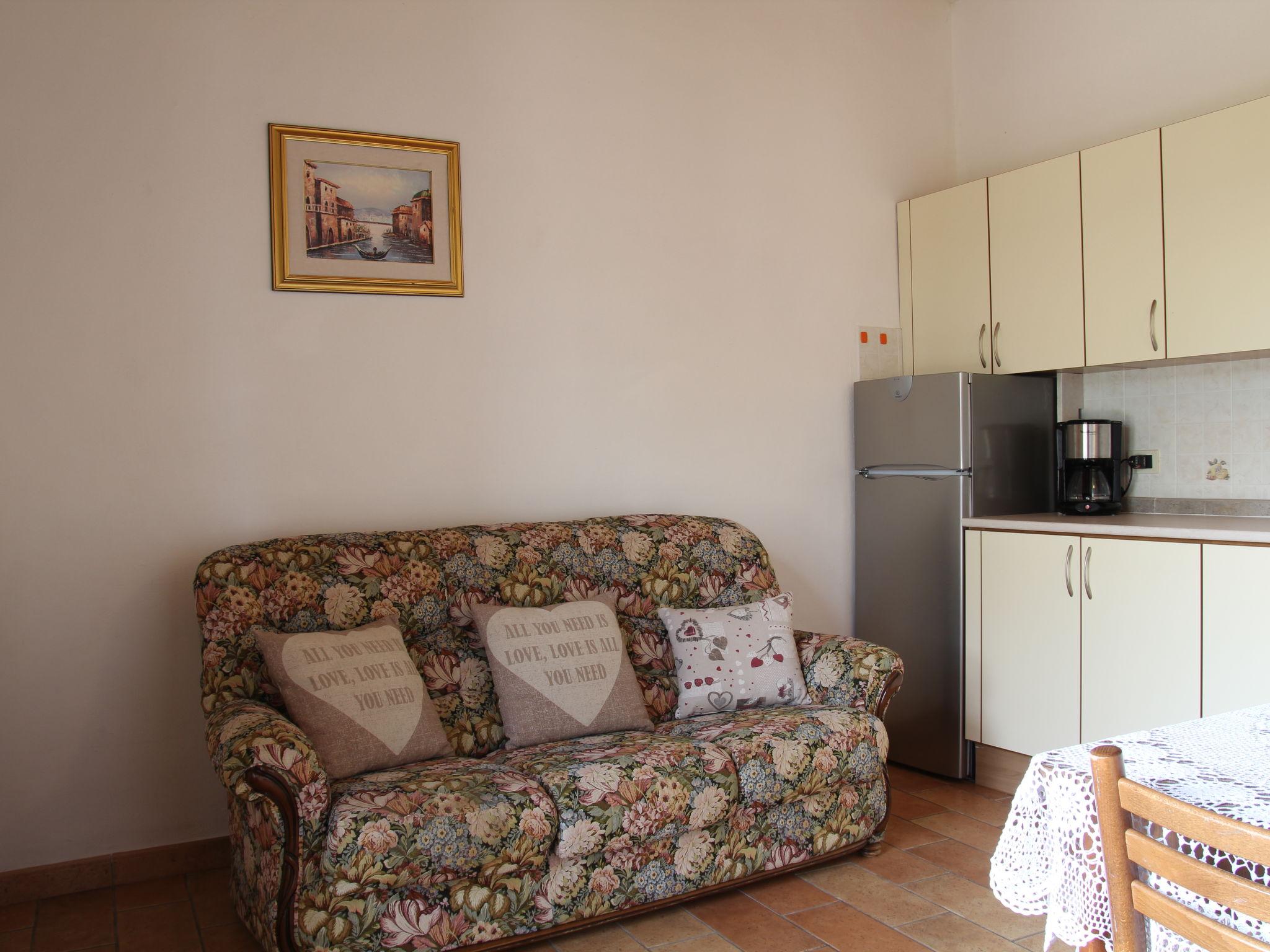 Photo 3 - 1 bedroom Apartment in Tremosine sul Garda with swimming pool and garden