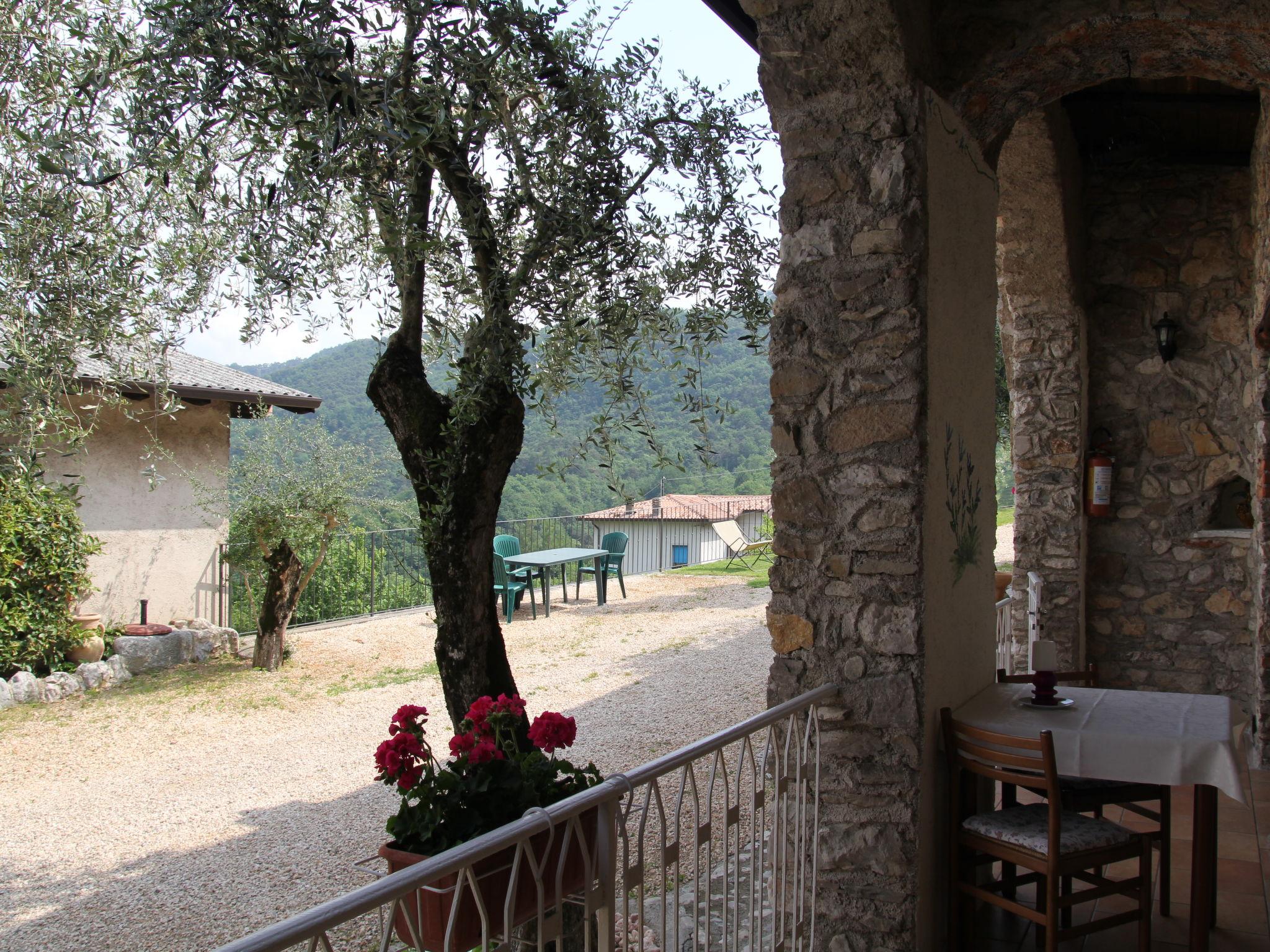 Foto 17 - Apartamento de 1 habitación en Tremosine sul Garda con piscina y jardín