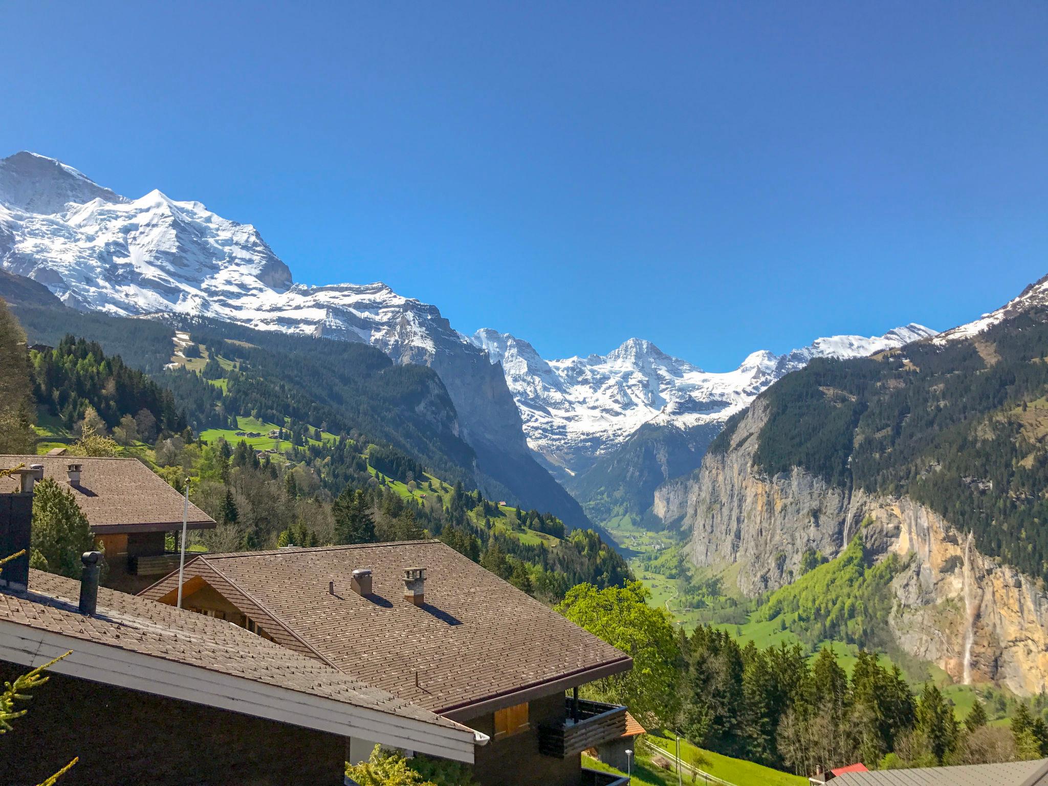 Foto 15 - Appartamento con 2 camere da letto a Lauterbrunnen con vista sulle montagne