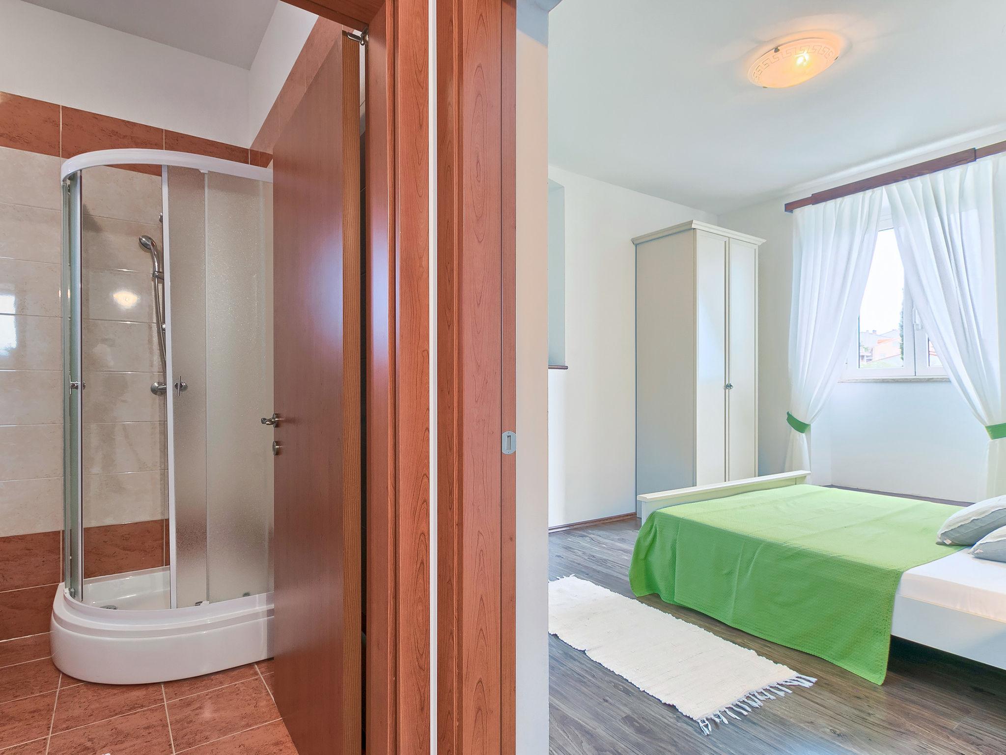 Foto 14 - Apartment mit 1 Schlafzimmer in Pula mit garten und blick aufs meer