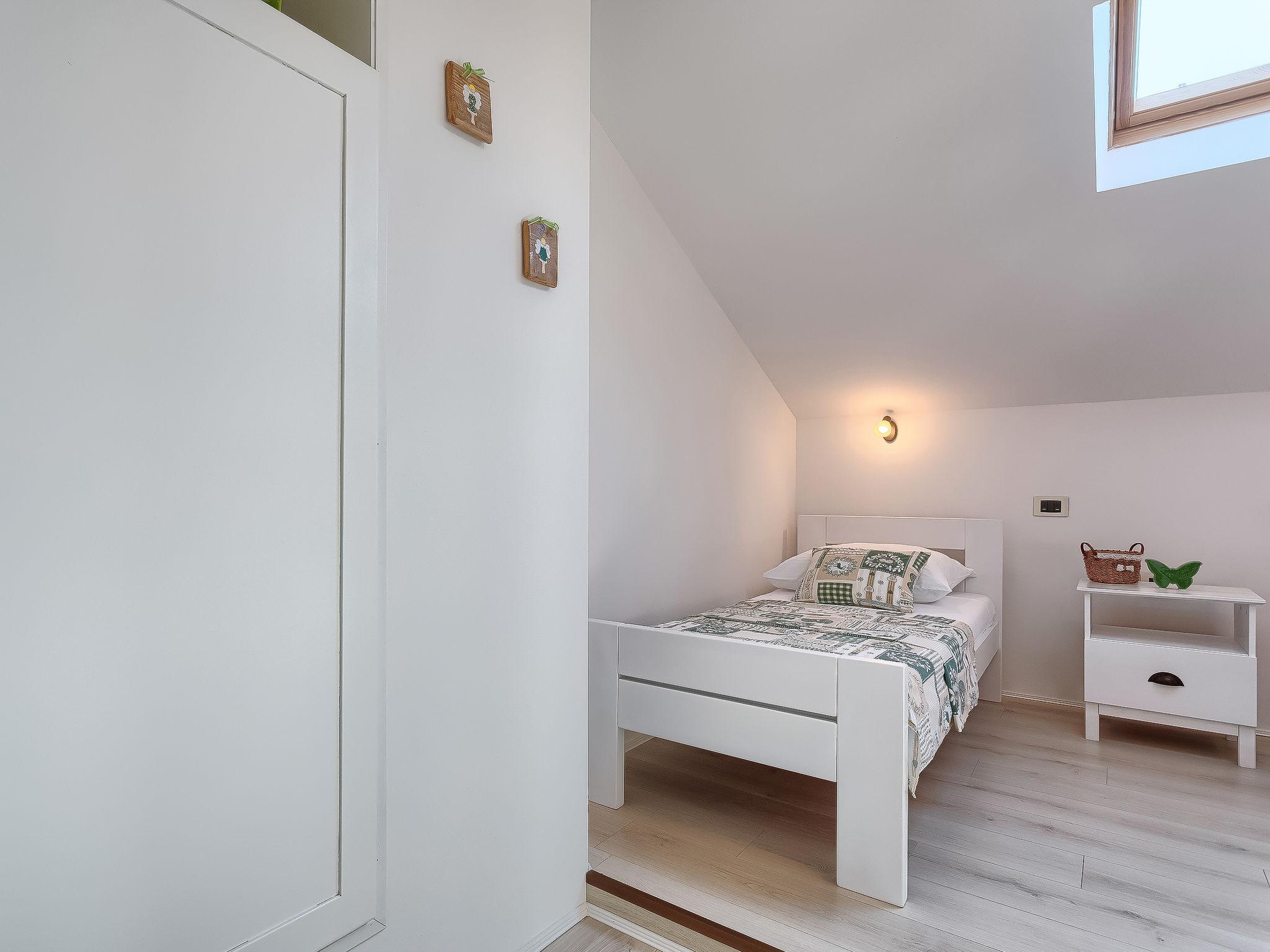 Foto 21 - Apartamento de 1 habitación en Pula con jardín y vistas al mar