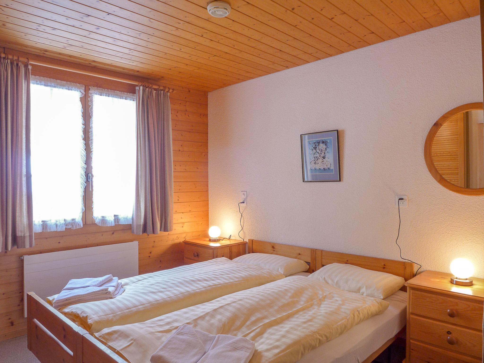 Foto 10 - Apartamento de 3 habitaciones en Lauterbrunnen con vistas a la montaña