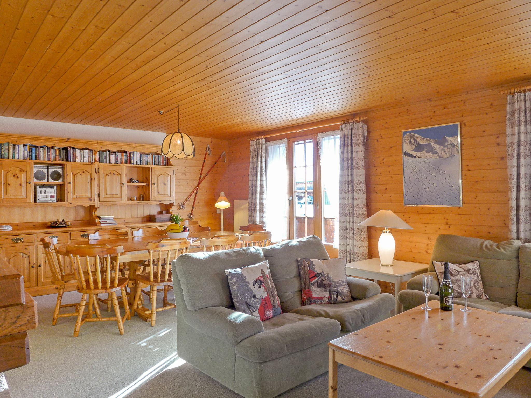 Photo 2 - 3 bedroom Apartment in Lauterbrunnen with mountain view