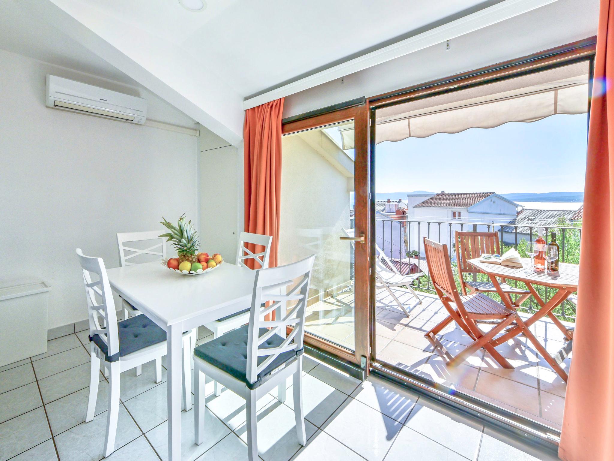 Photo 2 - Appartement de 2 chambres à Crikvenica avec jardin et vues à la mer
