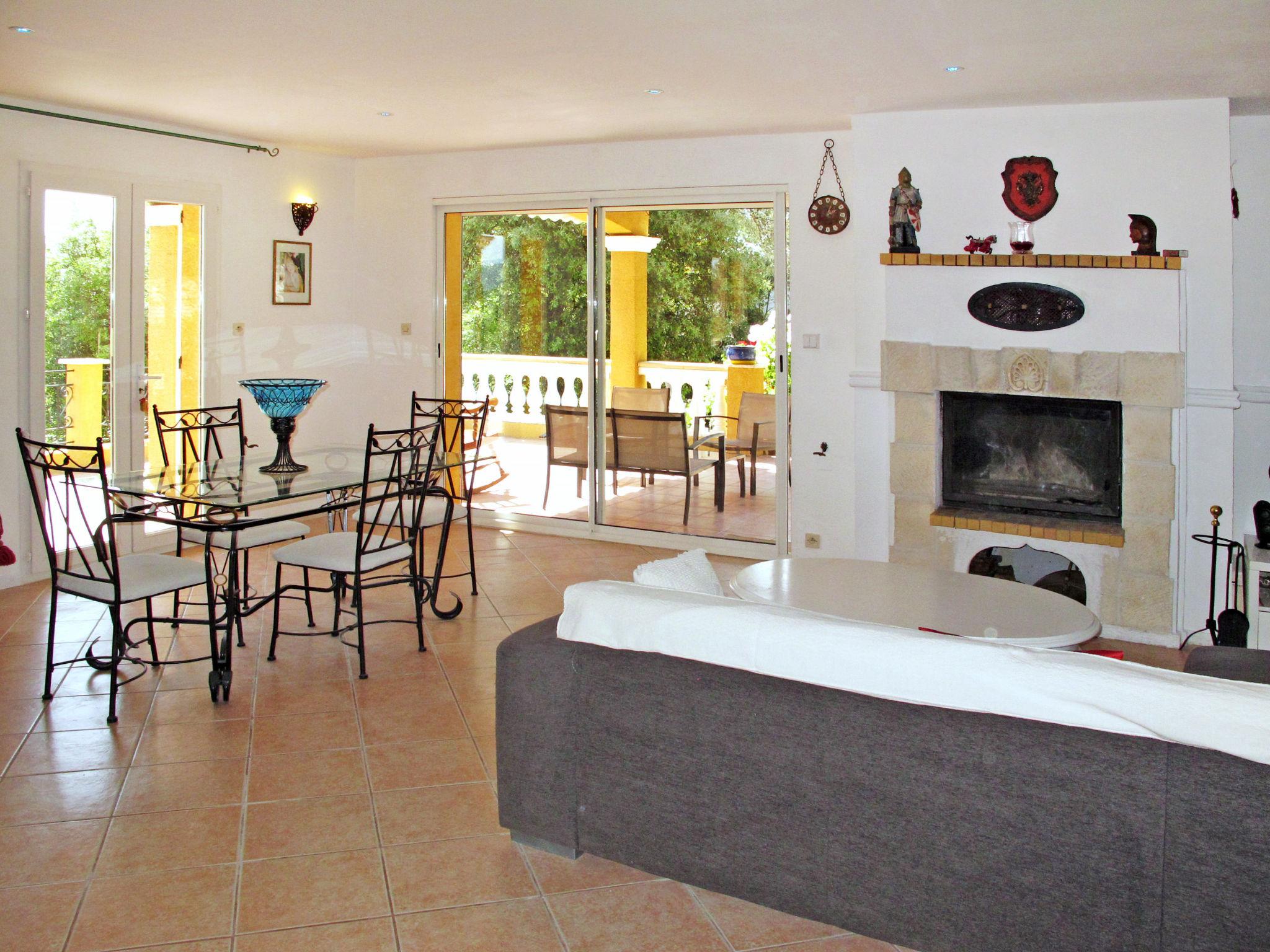 Photo 3 - Maison de 3 chambres à Montfort-sur-Argens avec piscine privée et jardin