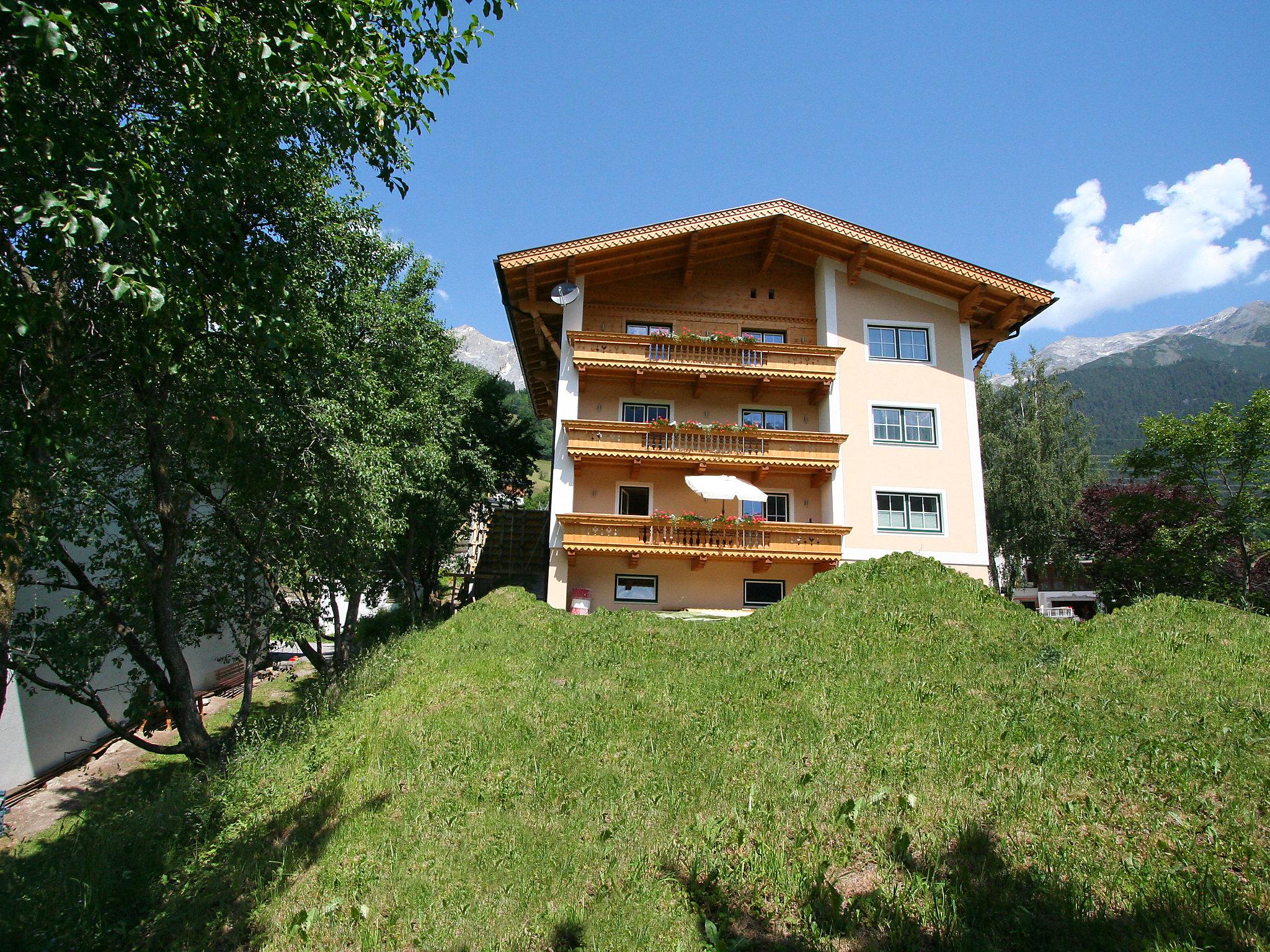 Foto 1 - Apartment mit 4 Schlafzimmern in Pians mit blick auf die berge