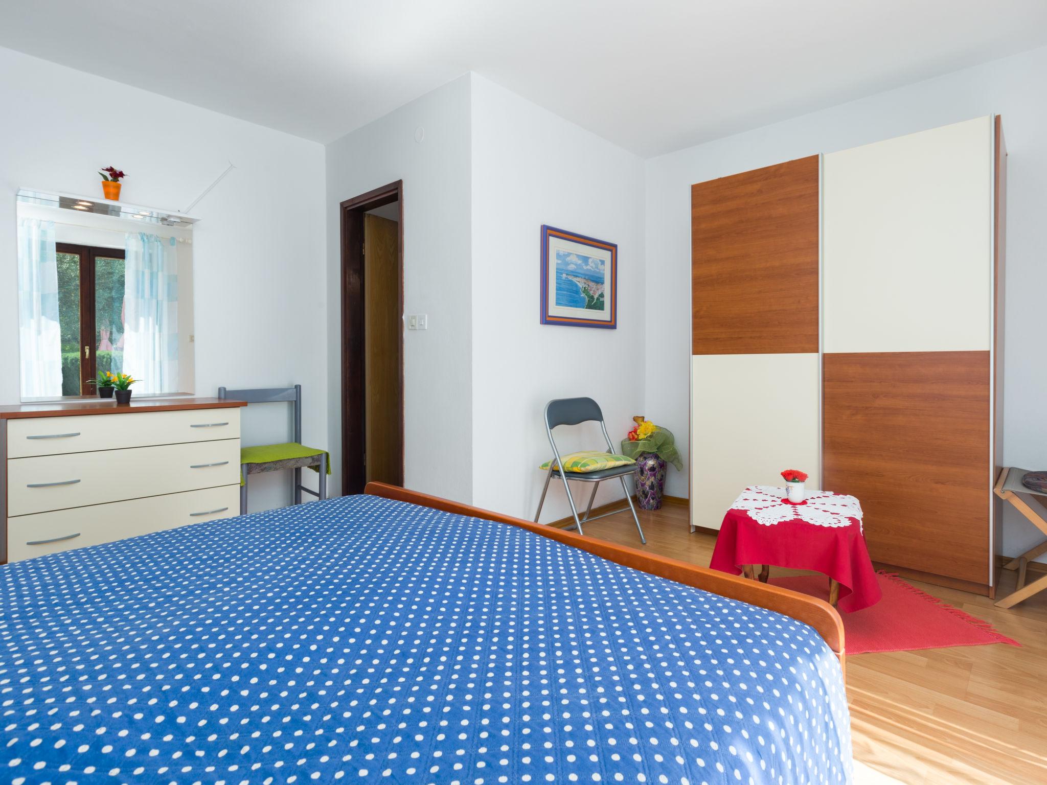 Foto 12 - Apartamento de 1 habitación en Poreč con piscina y vistas al mar