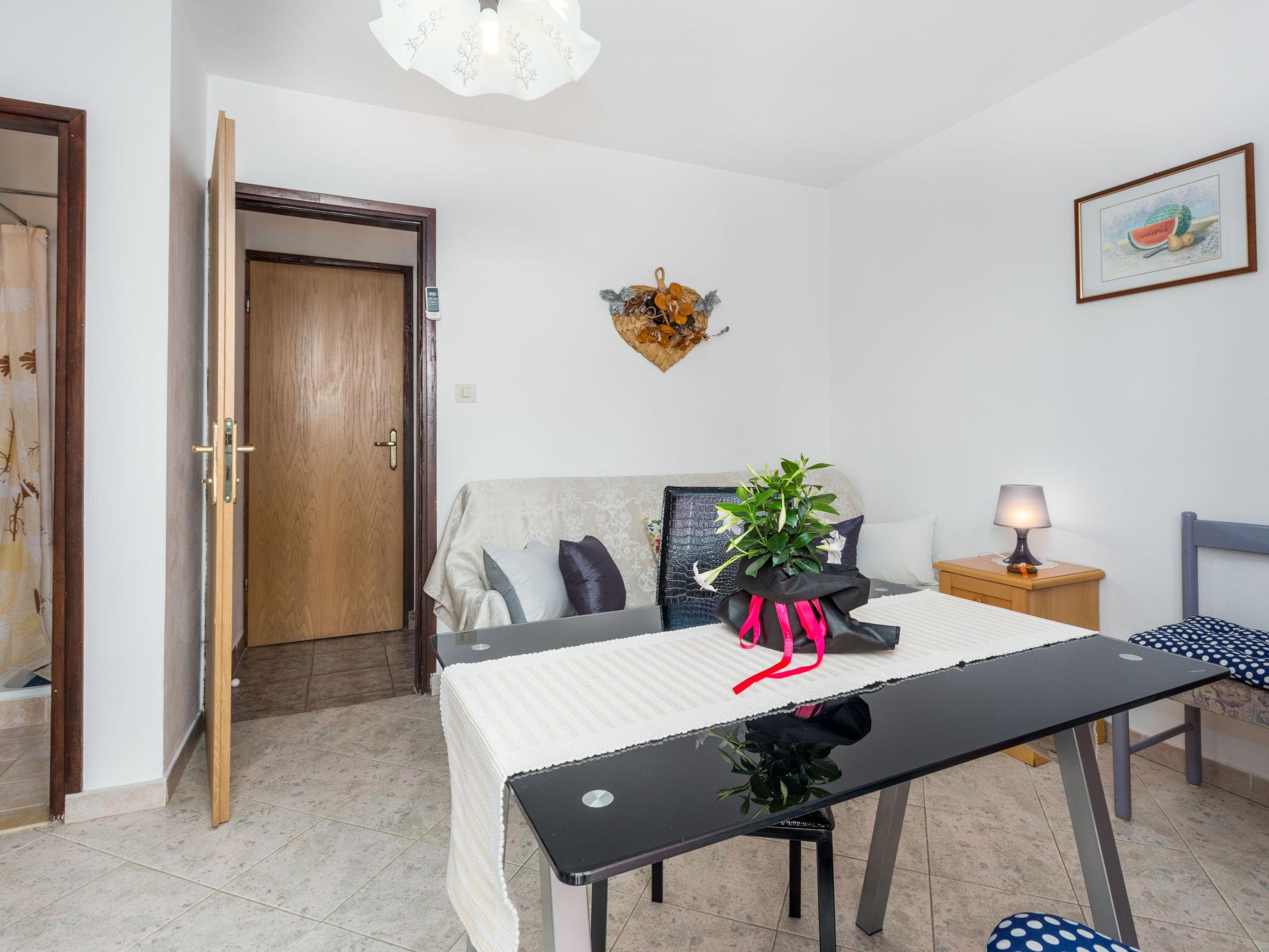 Foto 11 - Appartamento con 1 camera da letto a Poreč con piscina e vista mare