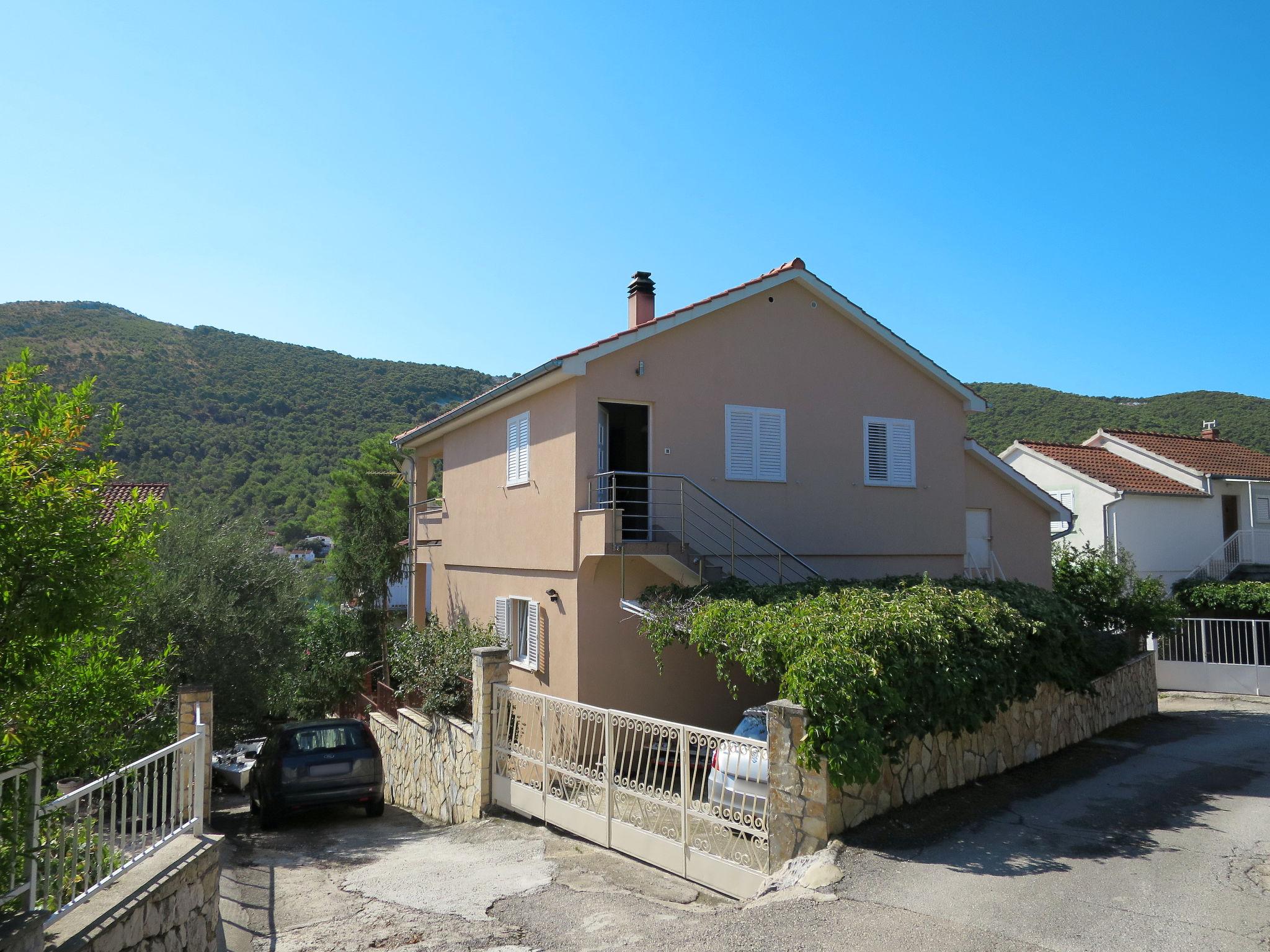 Foto 15 - Appartamento con 2 camere da letto a Sebenico con giardino e vista mare