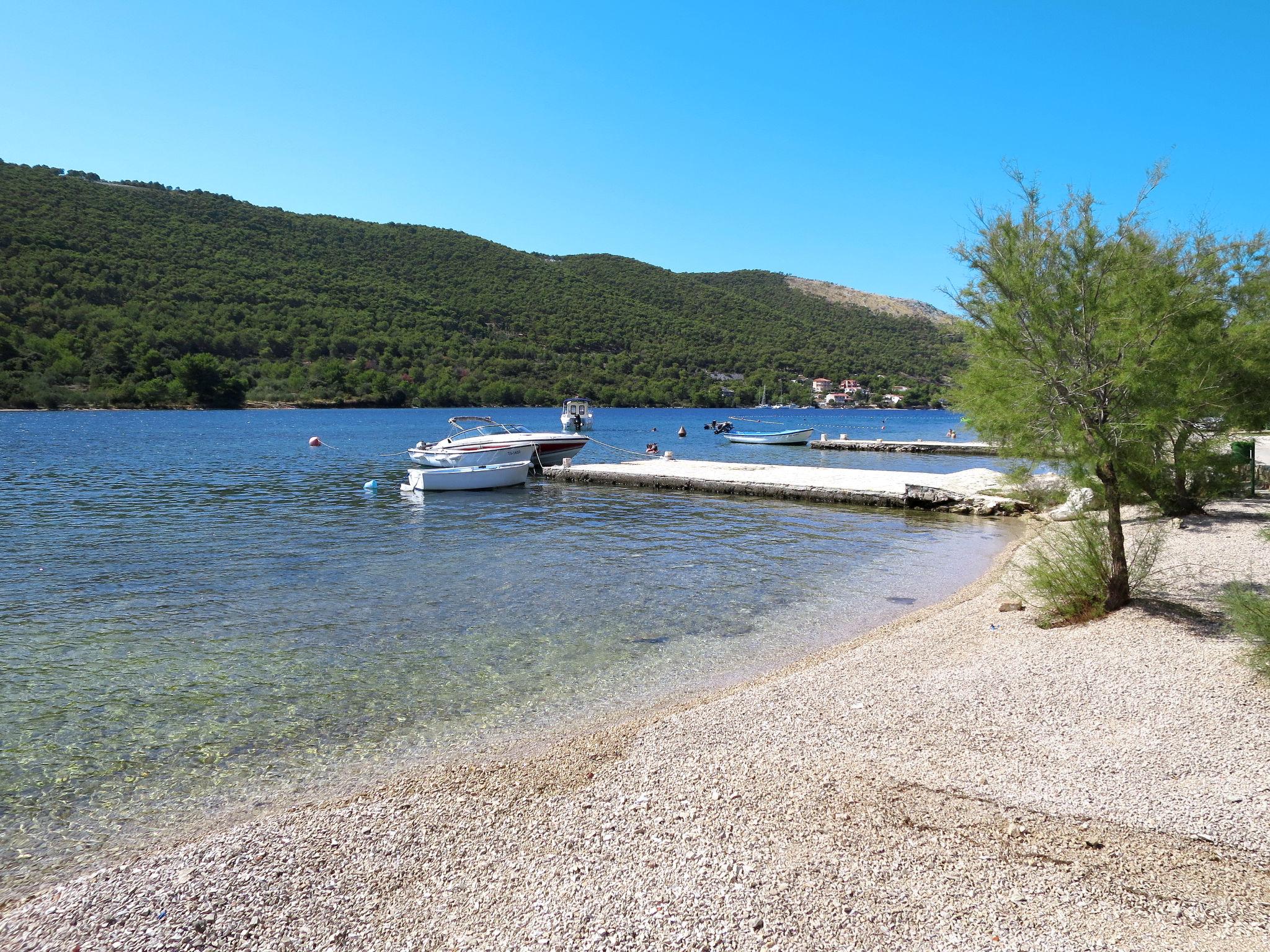 Foto 3 - Apartamento de 2 quartos em Sibenik com jardim e vistas do mar