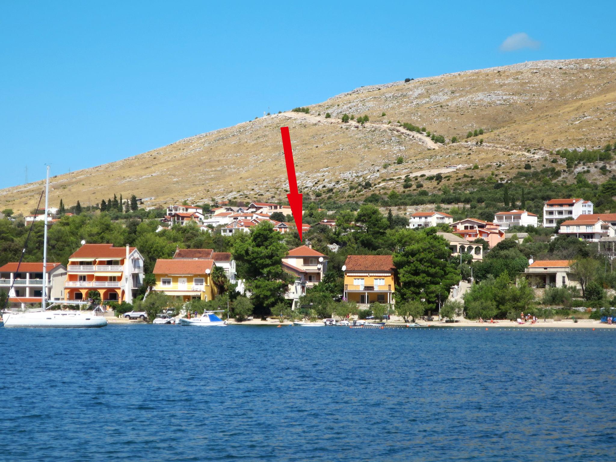 Foto 16 - Apartamento de 2 habitaciones en Sibenik con jardín y vistas al mar