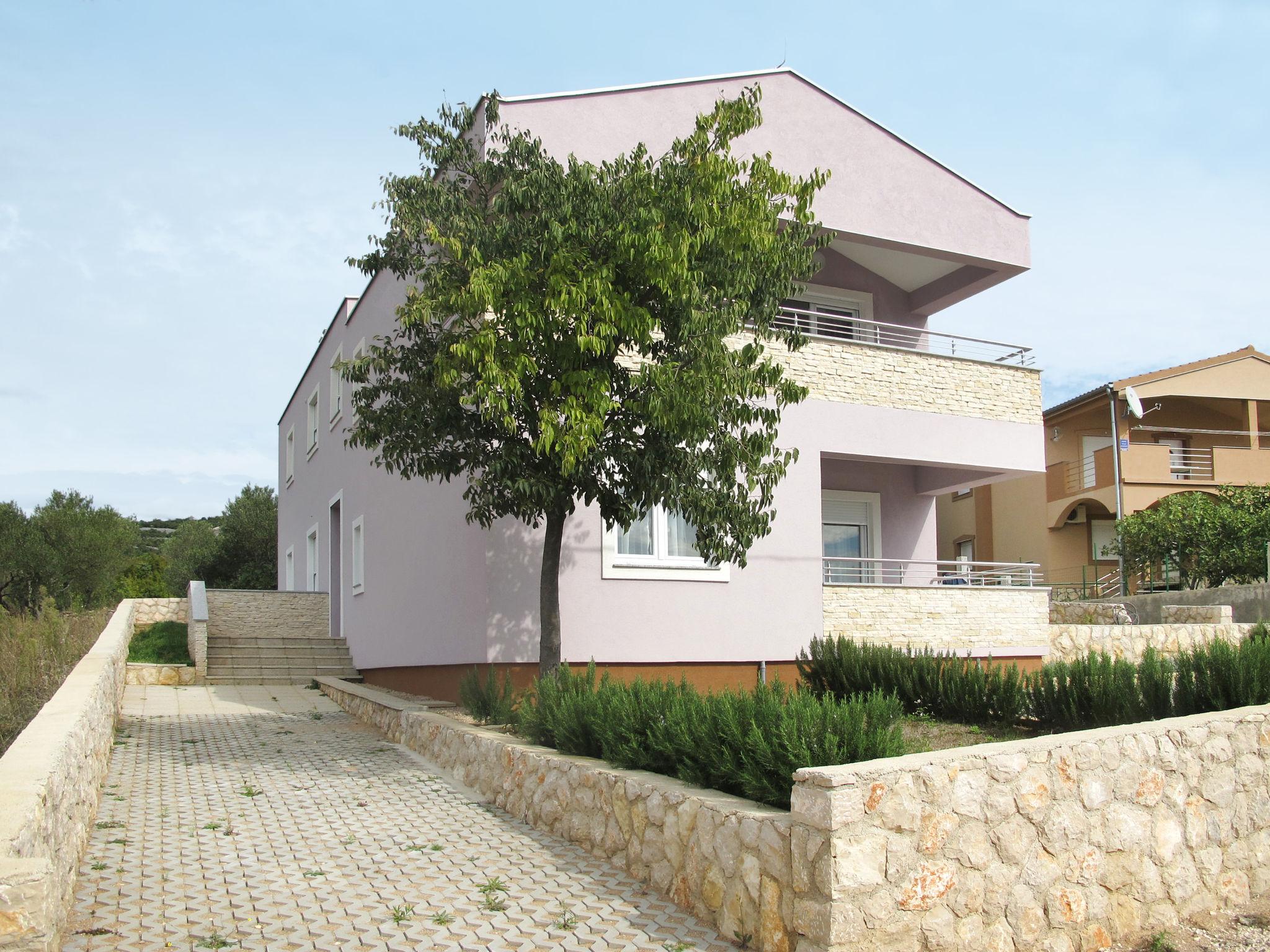 Foto 17 - Casa de 2 quartos em Jasenice com terraço e vistas do mar