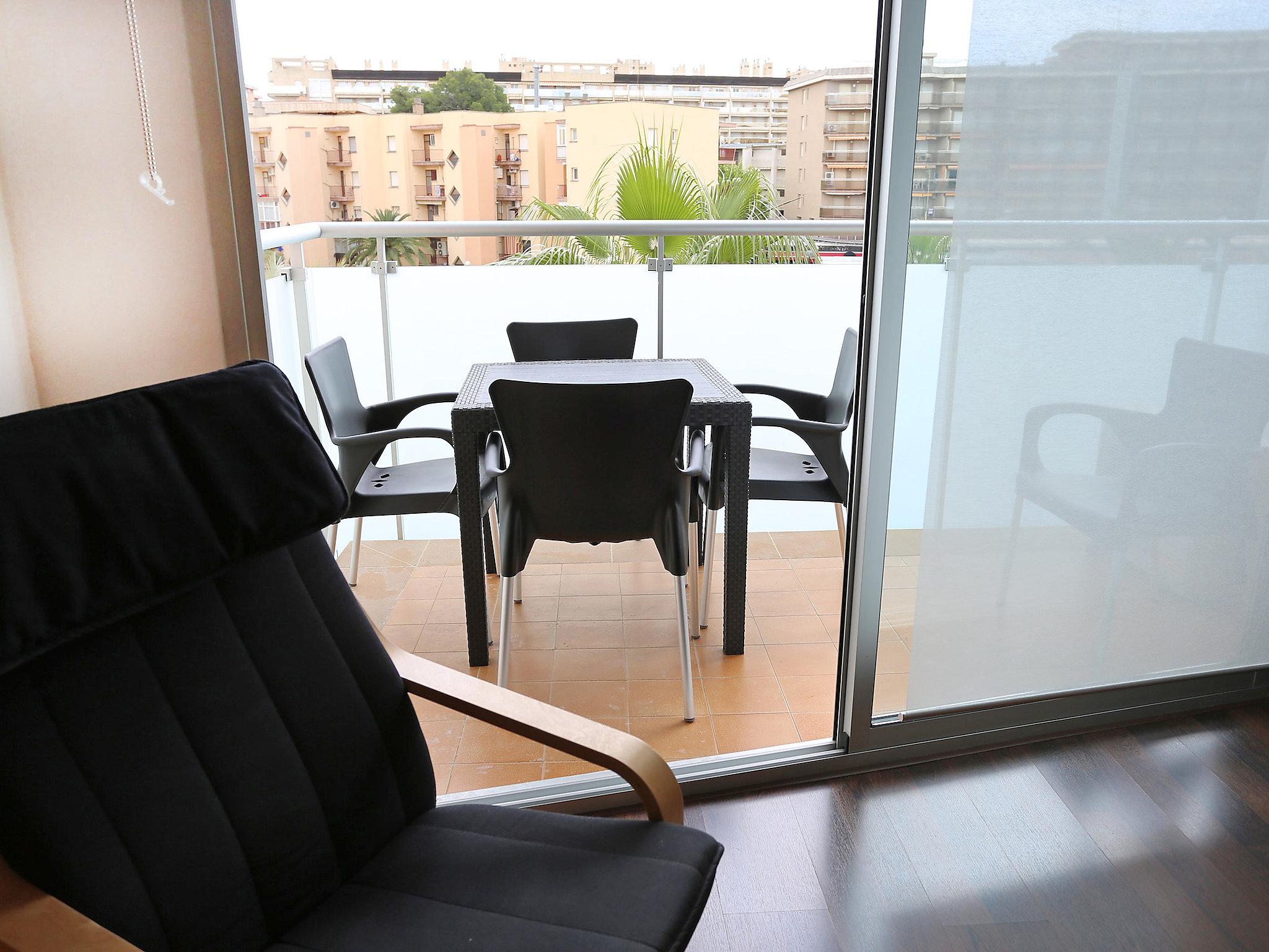 Photo 10 - 3 bedroom Apartment in Salou with sea view