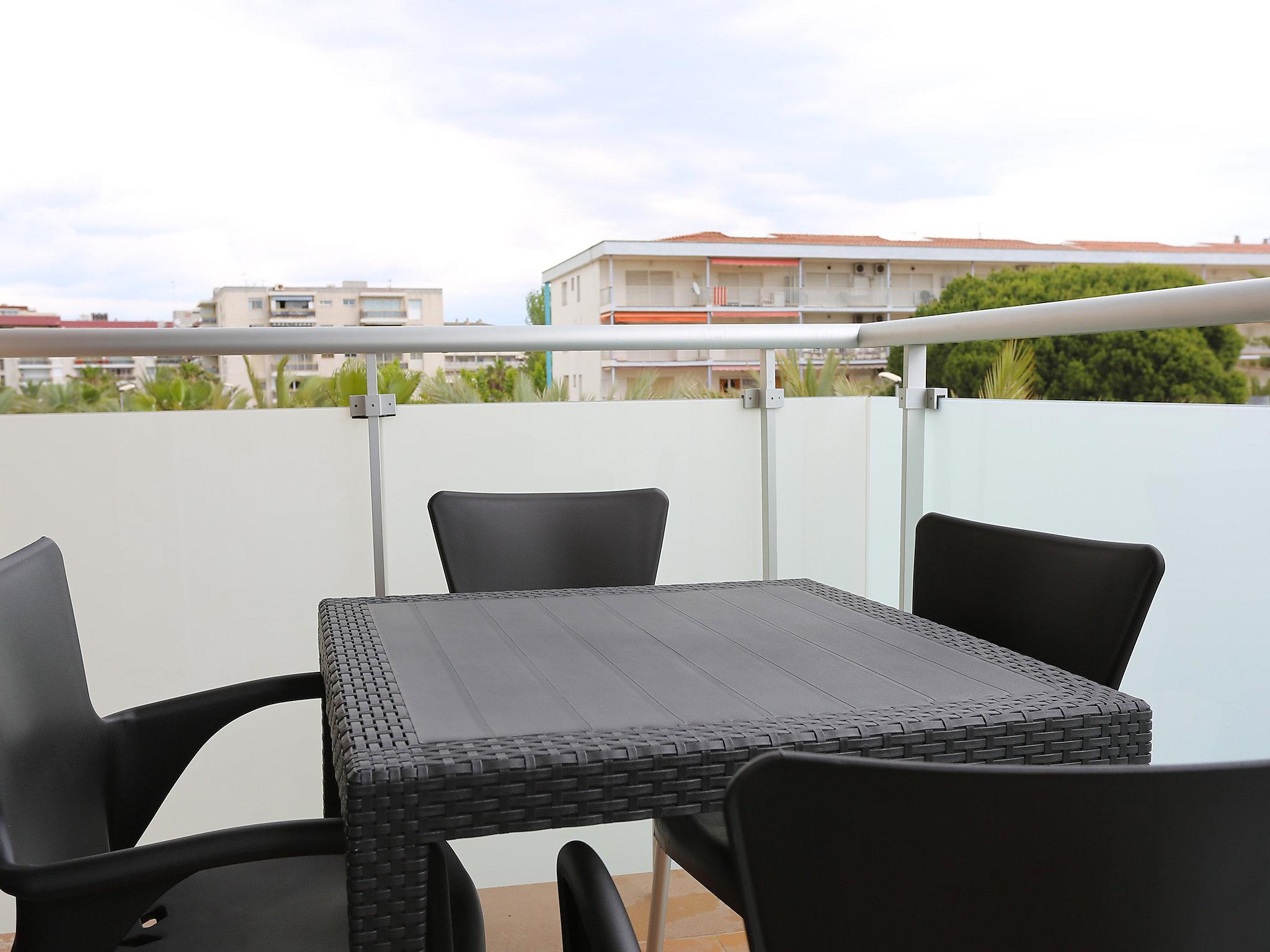 Photo 2 - 3 bedroom Apartment in Salou with sea view