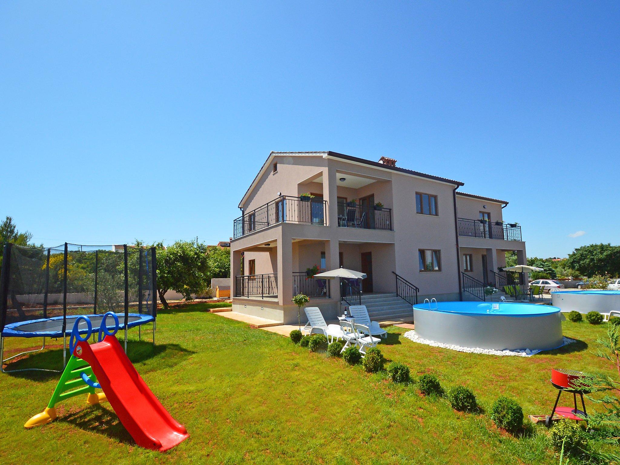 Foto 1 - Apartamento de 2 quartos em Ližnjan com piscina privada e jardim