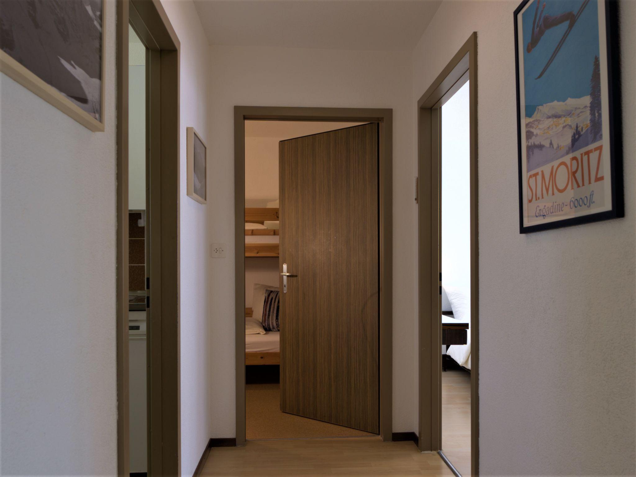 Foto 14 - Appartamento con 3 camere da letto a Sankt Moritz con vista sulle montagne
