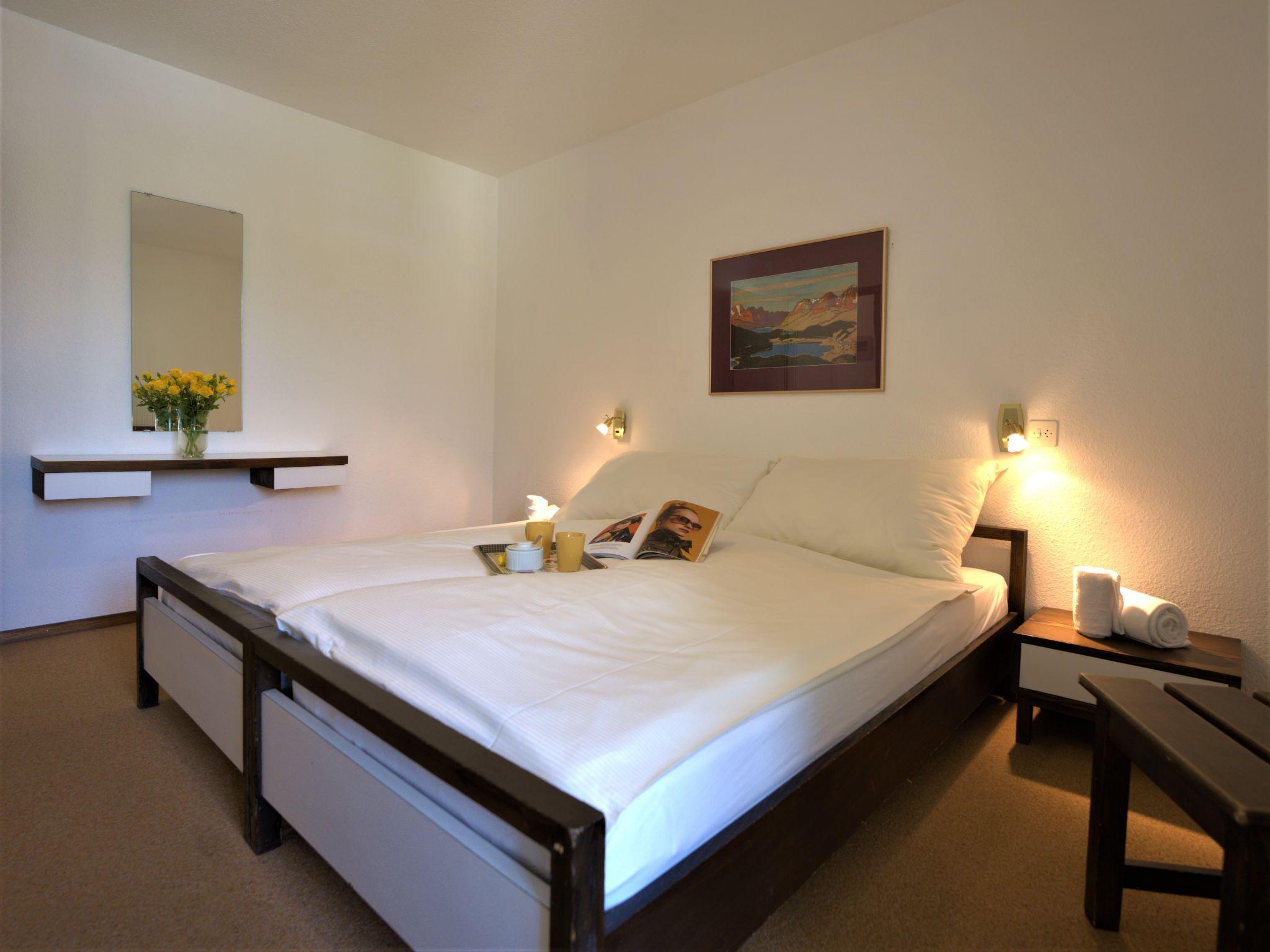 Foto 8 - Appartamento con 3 camere da letto a Sankt Moritz con vista sulle montagne