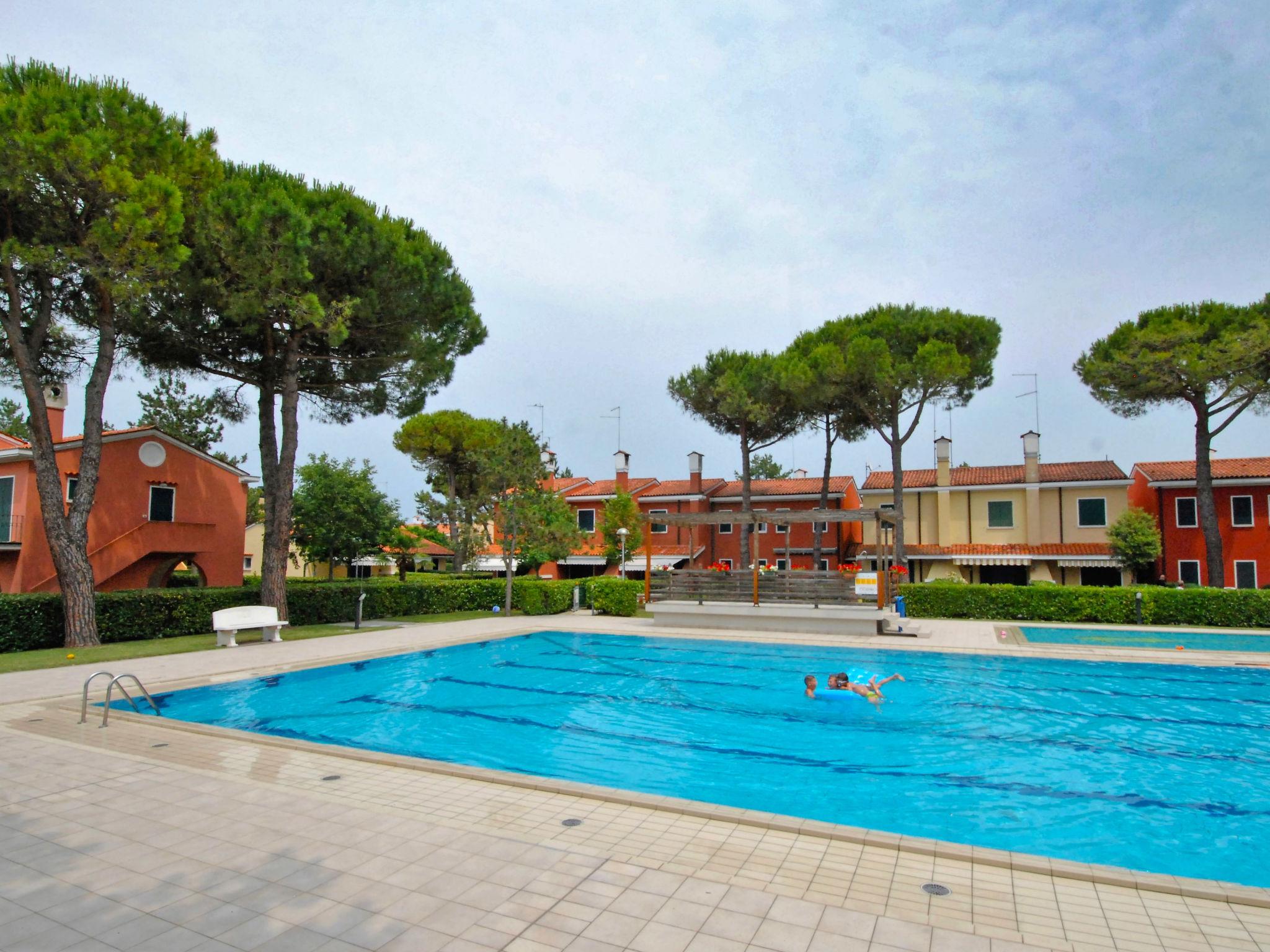 Photo 12 - 3 bedroom Apartment in San Michele al Tagliamento with swimming pool and garden