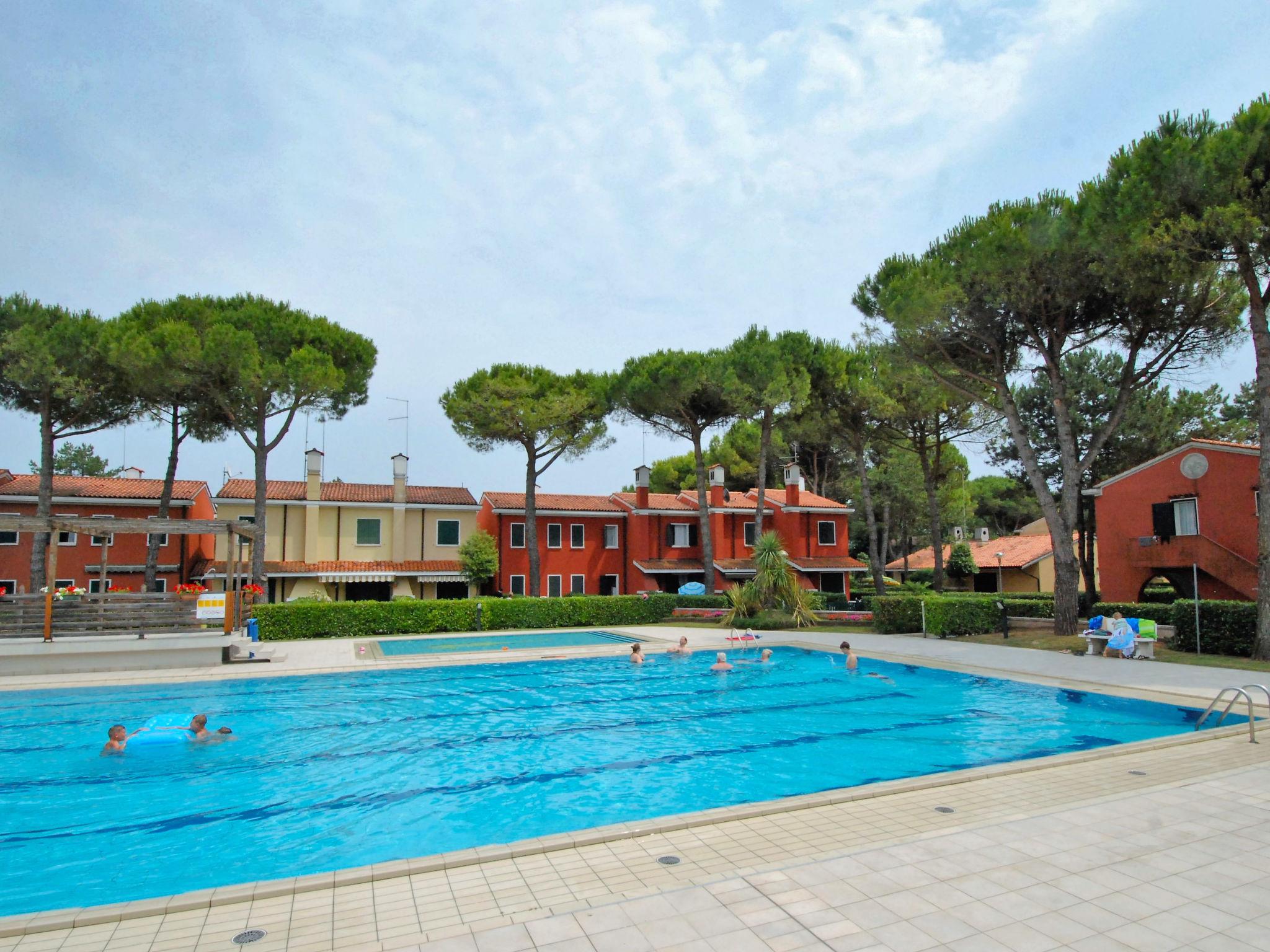 Photo 17 - Appartement de 3 chambres à San Michele al Tagliamento avec piscine et jardin