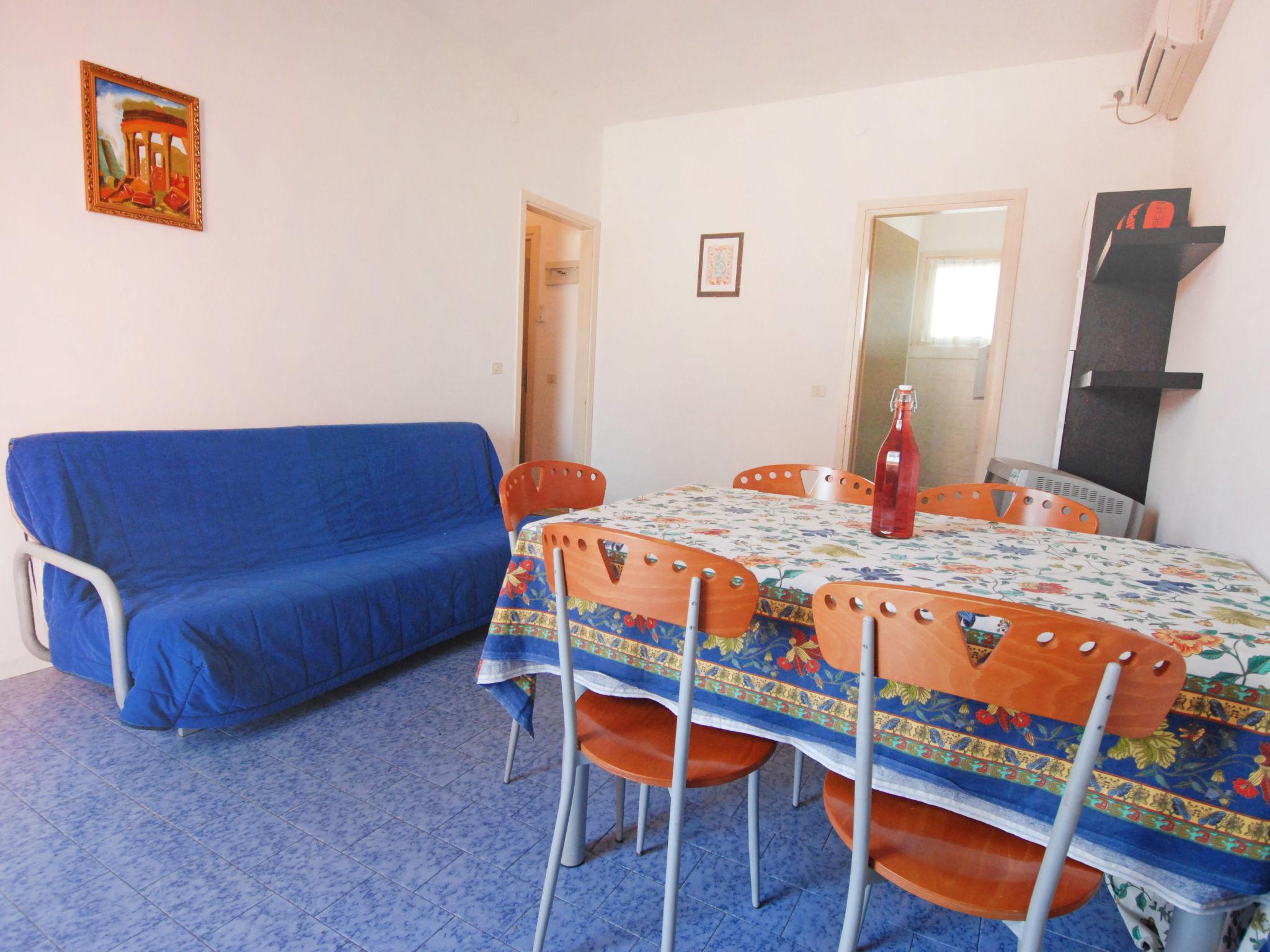 Photo 6 - 2 bedroom Apartment in San Michele al Tagliamento with swimming pool and garden