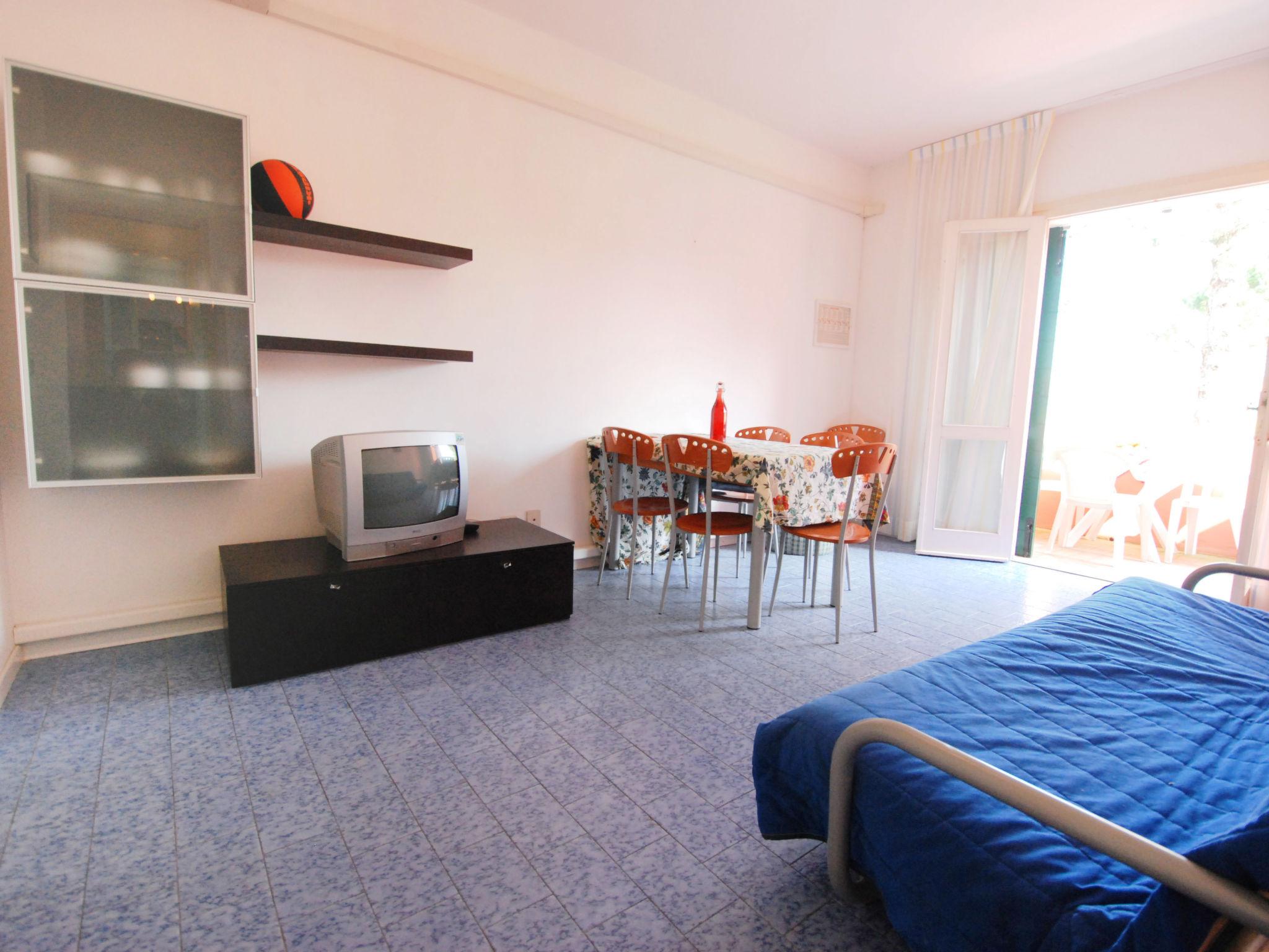 Foto 2 - Apartamento de 2 habitaciones en San Michele al Tagliamento con piscina y vistas al mar