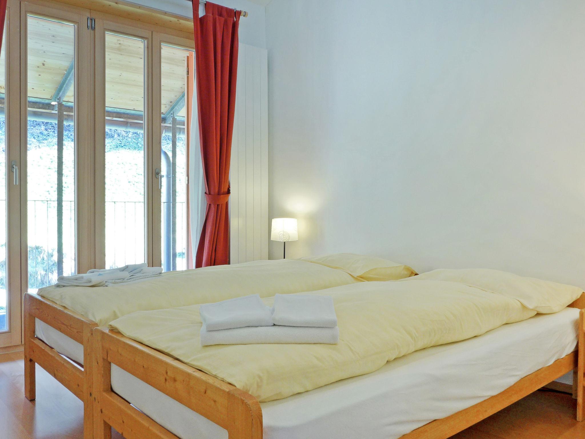 Foto 3 - Apartamento de 1 habitación en Lauterbrunnen con vistas a la montaña