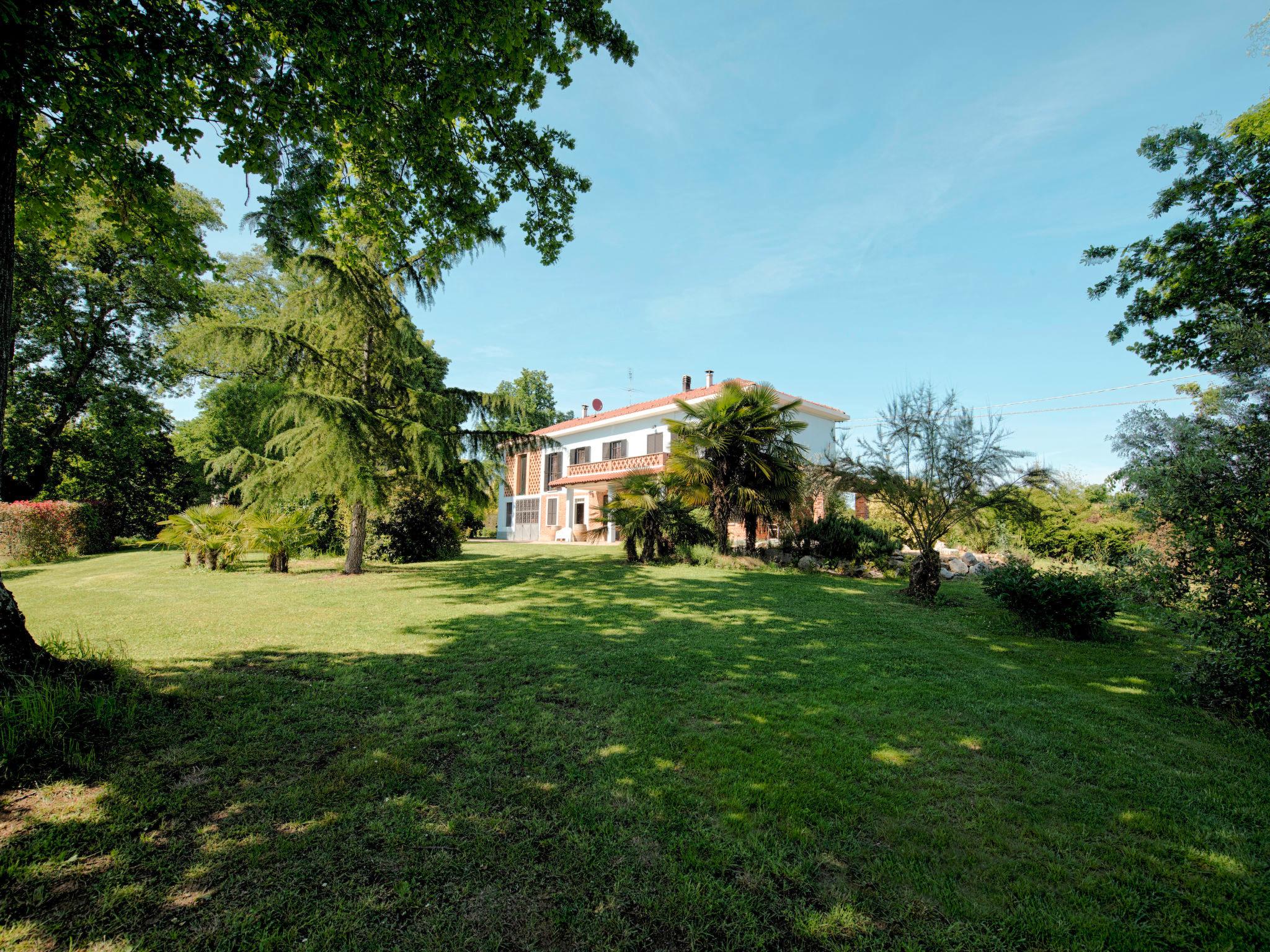 Photo 22 - Maison de 4 chambres à San Damiano d'Asti avec piscine privée et jardin