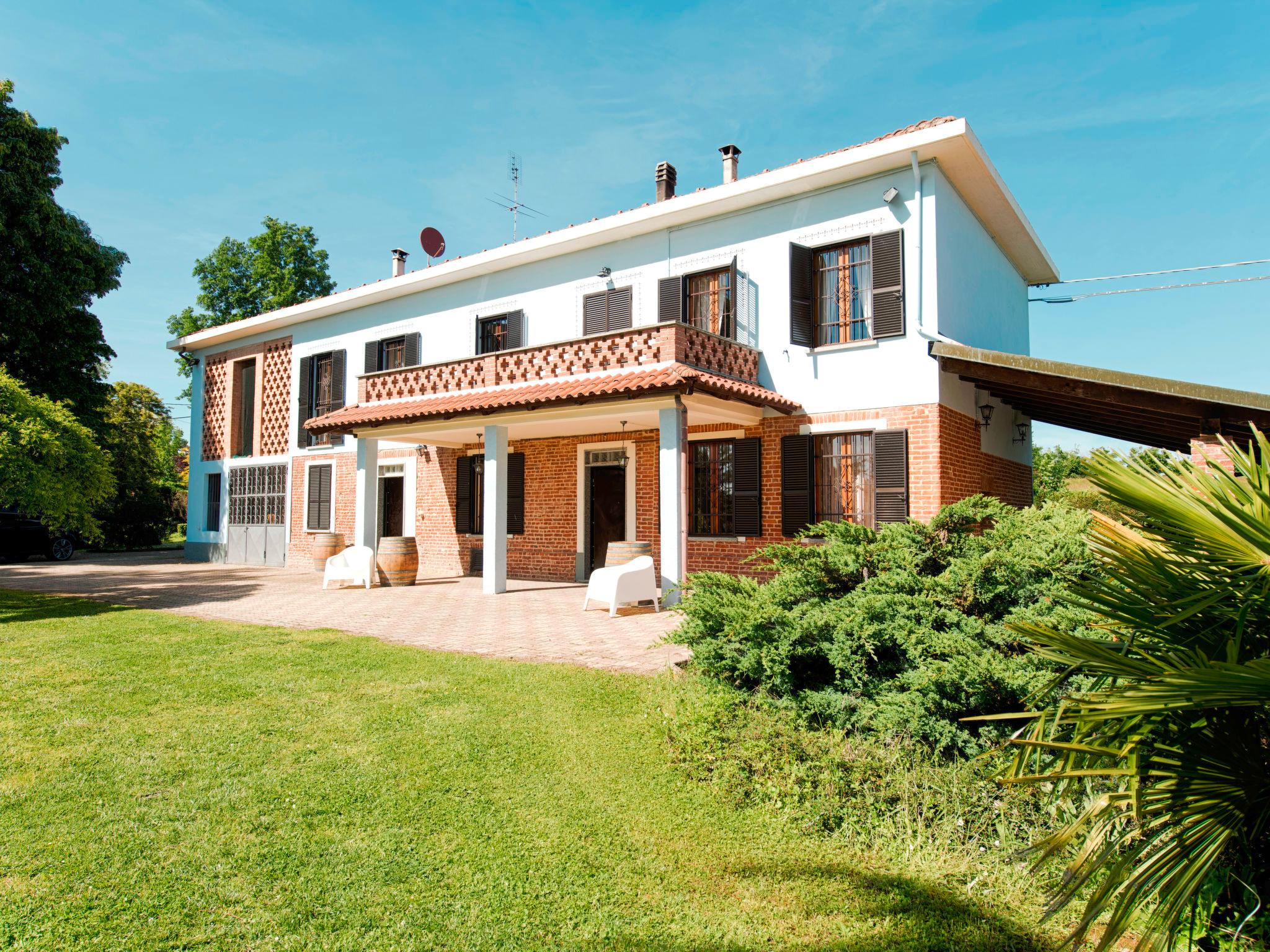 Foto 1 - Casa de 4 habitaciones en San Damiano d'Asti con piscina privada y jardín