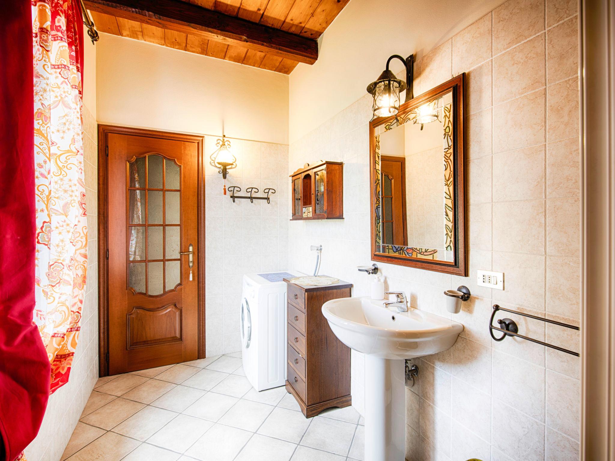 Photo 19 - 4 bedroom House in San Damiano d'Asti with private pool and garden