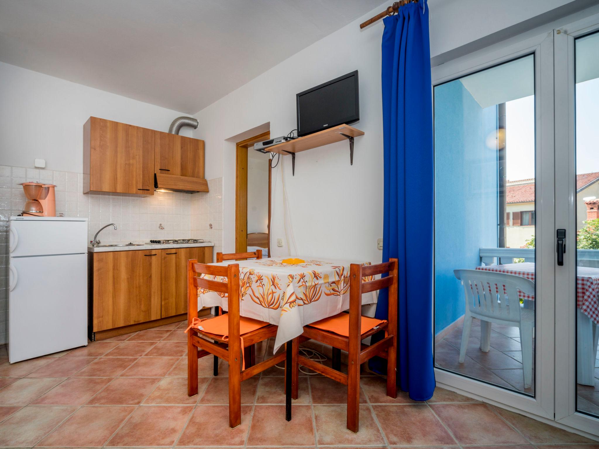 Foto 2 - Apartamento de 1 habitación en Medulin con piscina y vistas al mar