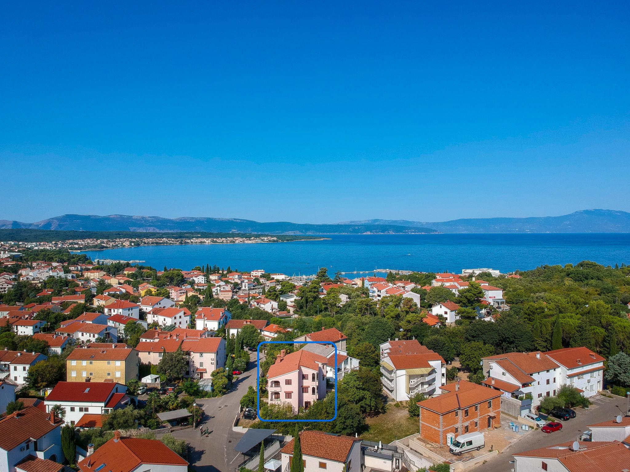 Foto 16 - Apartamento de 2 quartos em Malinska-Dubašnica com terraço e vistas do mar